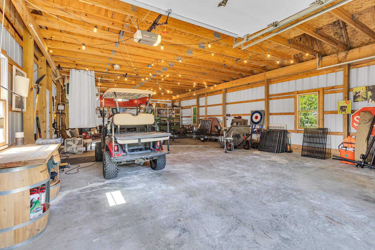 Horton, Michigan, 49246, United States, 5 Bedrooms Bedrooms, ,3 BathroomsBathrooms,Residential,Active,1944098