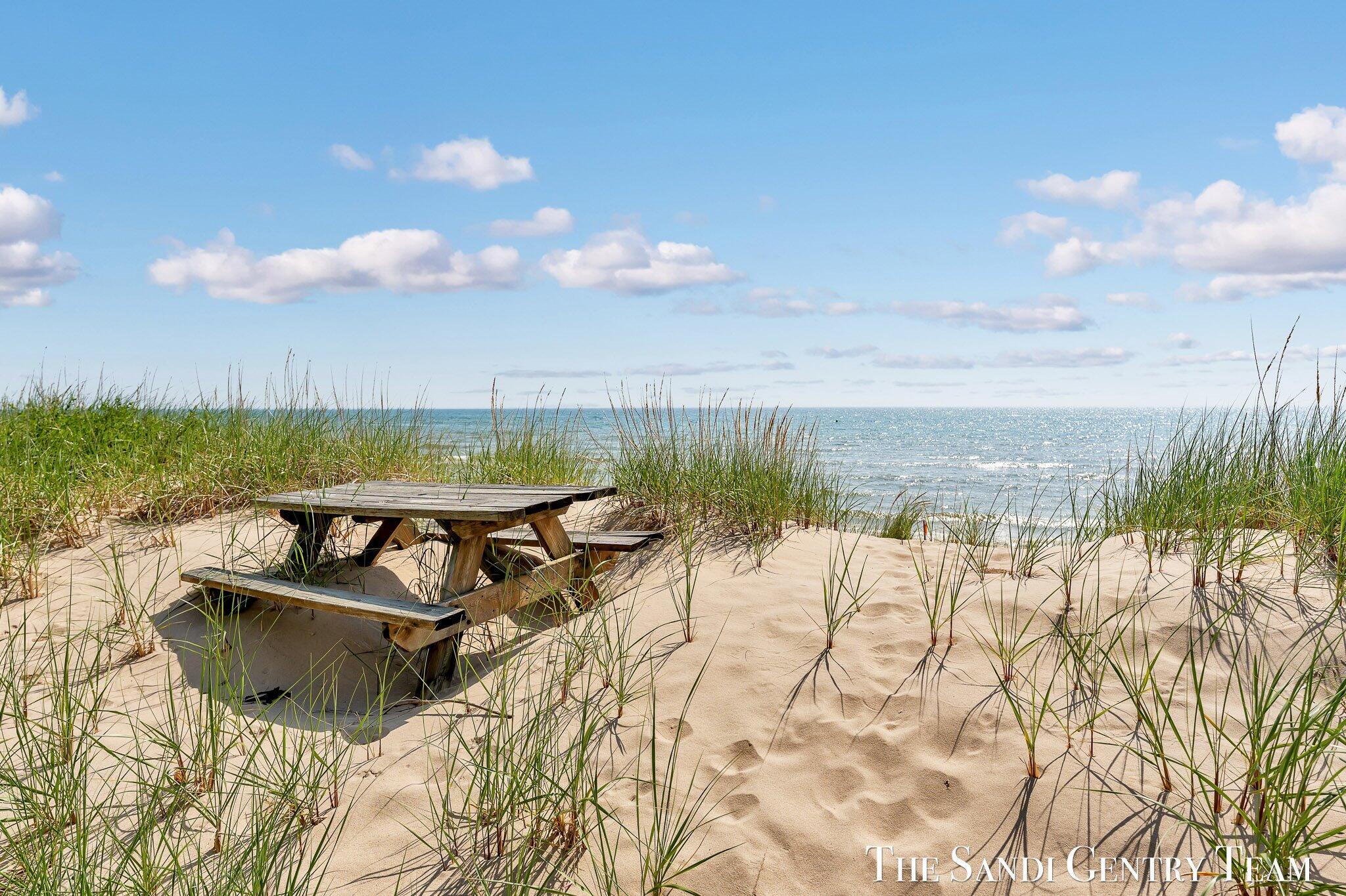 Grand Haven, Michigan, 49417, United States, ,4 BathroomsBathrooms,Residential,Active,1761642