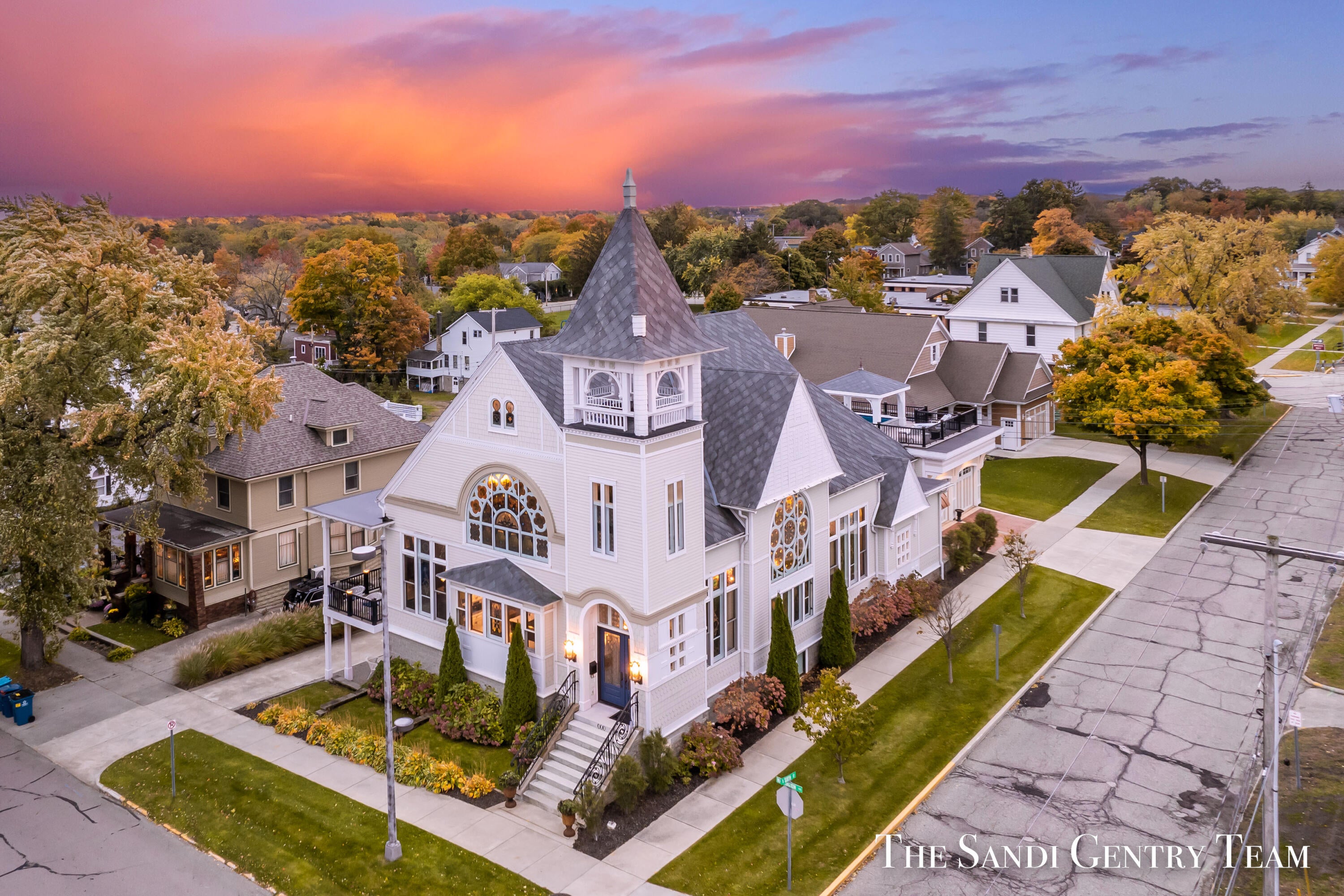 Grand Haven, Michigan, 49417, United States, 3 Bedrooms Bedrooms, ,6 BathroomsBathrooms,Residential,Active,1972168