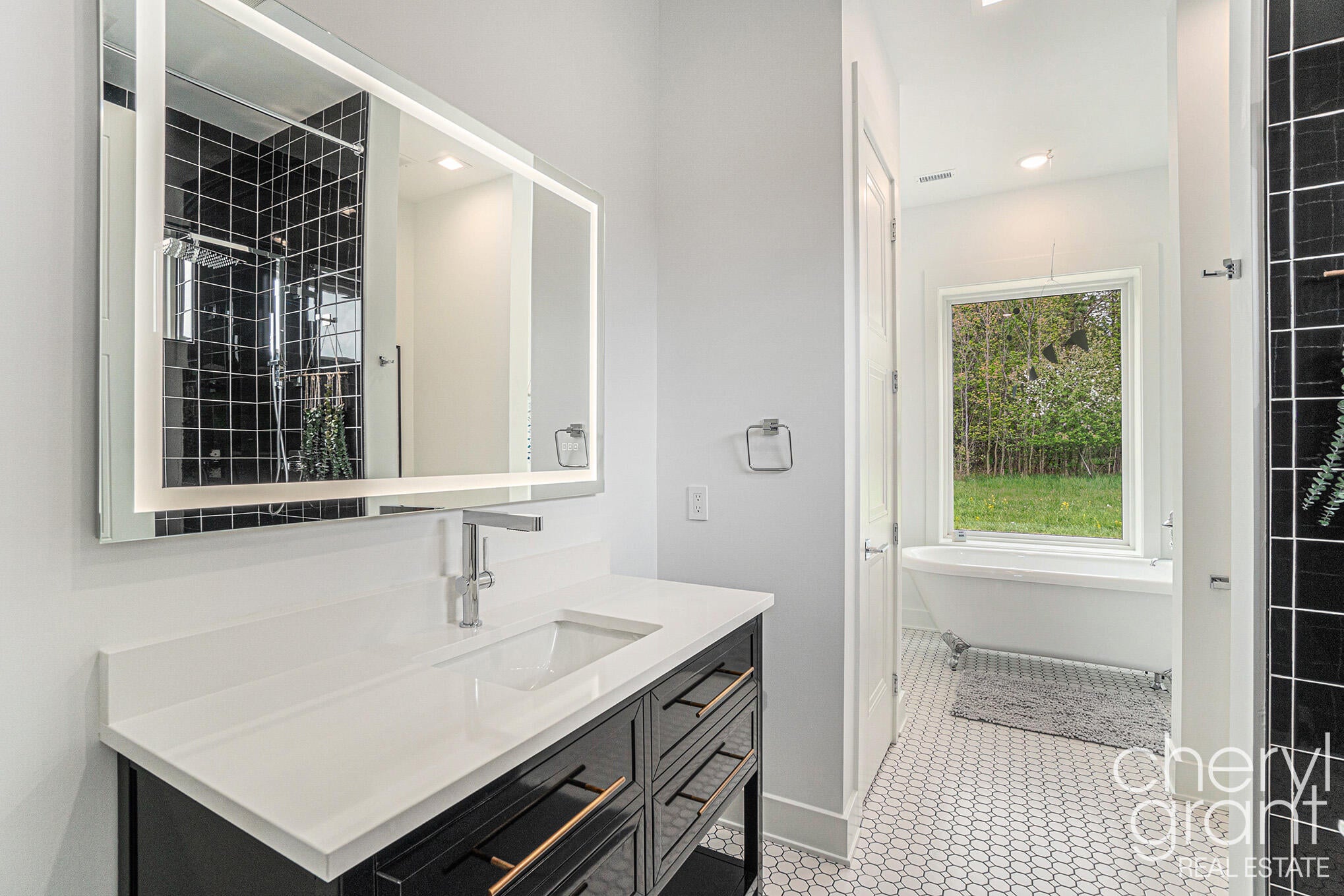 Fennville, Michigan, 49408, United States, 4 Bedrooms Bedrooms, ,4 BathroomsBathrooms,Residential,Active,1964494