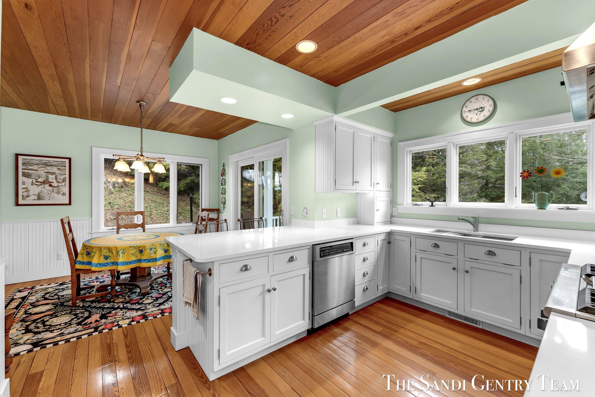 Grand Haven, Michigan, 49417, United States, ,4 BathroomsBathrooms,Residential,Active,1761642