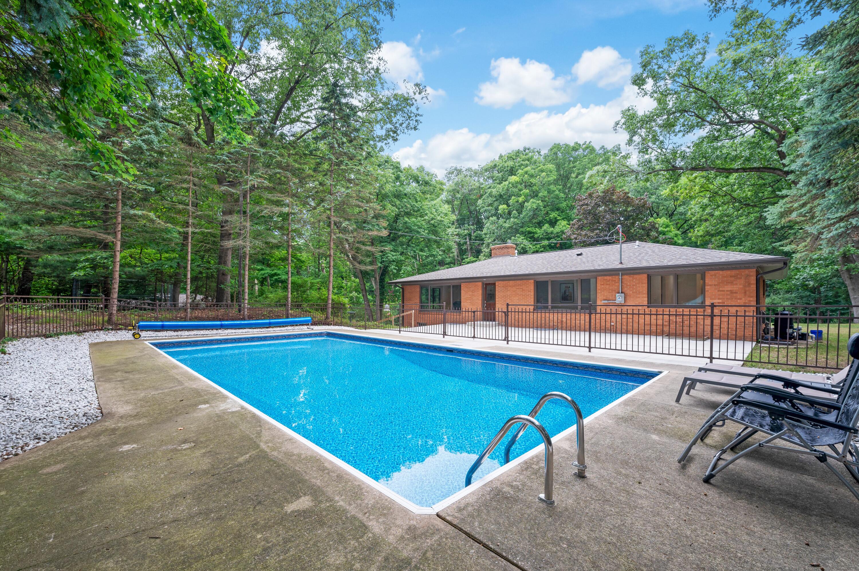 Bridgman, Michigan, 49106, United States, 5 Bedrooms Bedrooms, ,3 BathroomsBathrooms,Residential,Active,1922345