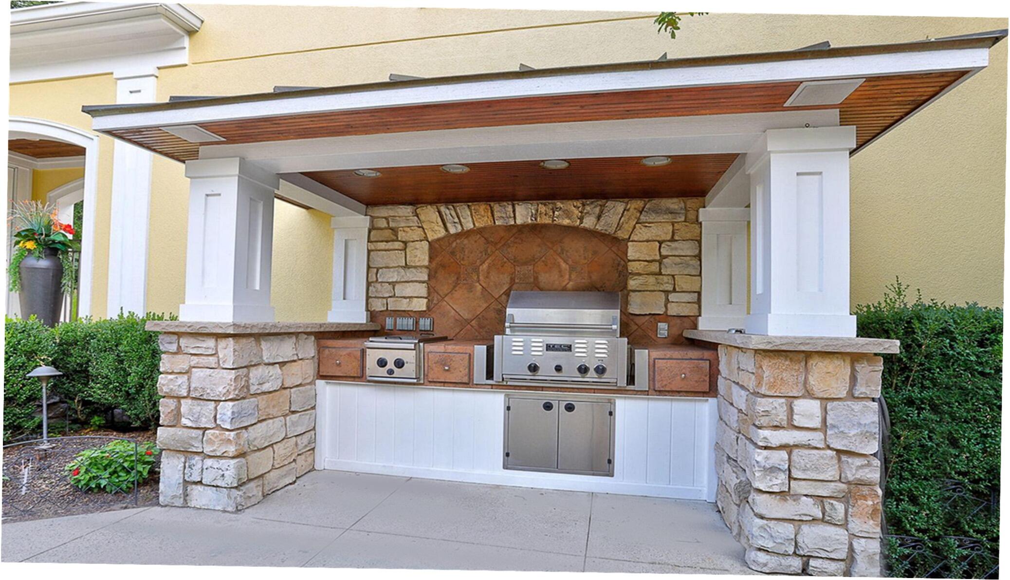 Grandville, Michigan, 49418, United States, 6 Bedrooms Bedrooms, ,9 BathroomsBathrooms,Residential,Active,1988461