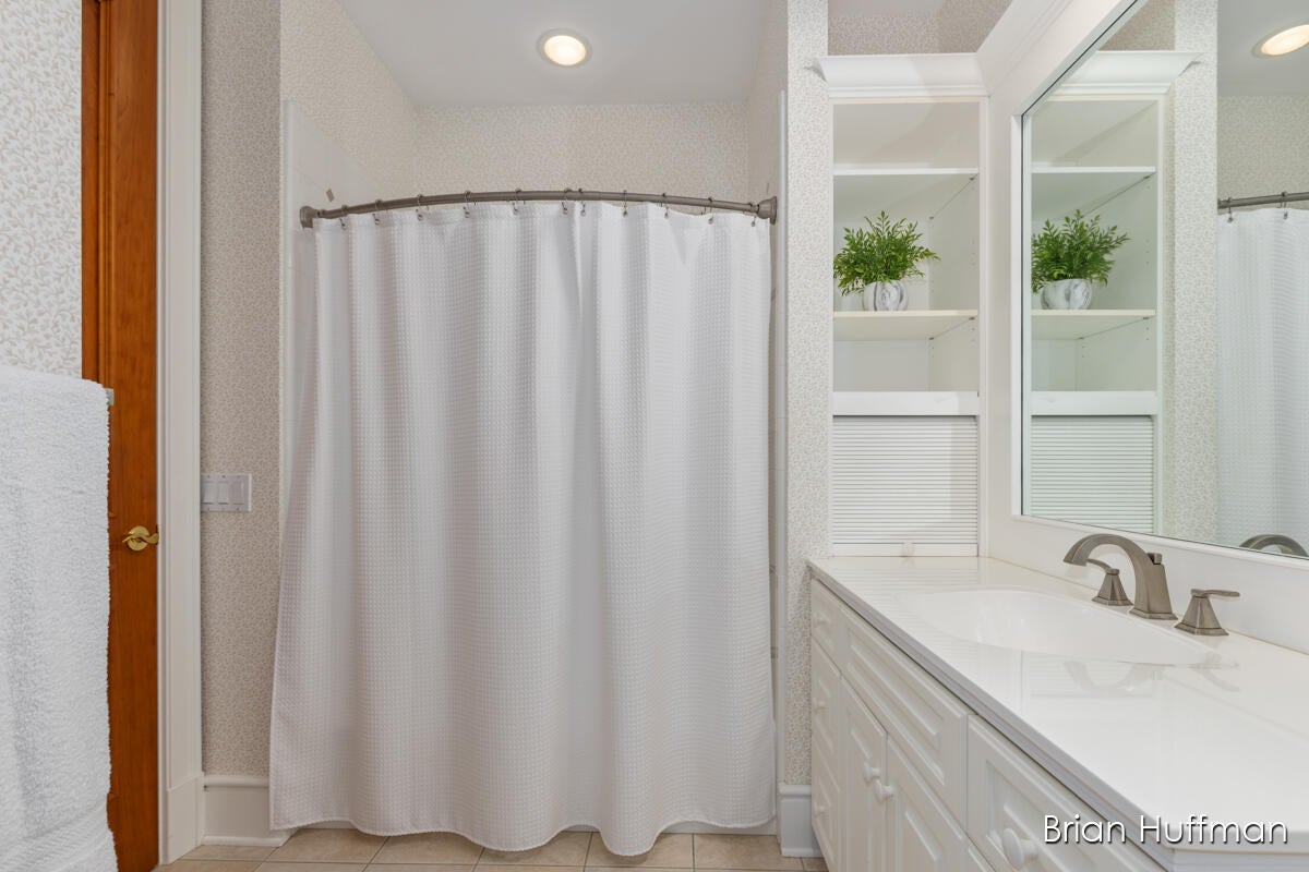 Grandville, Michigan, 49418, United States, 6 Bedrooms Bedrooms, ,9 BathroomsBathrooms,Residential,Active,1988461