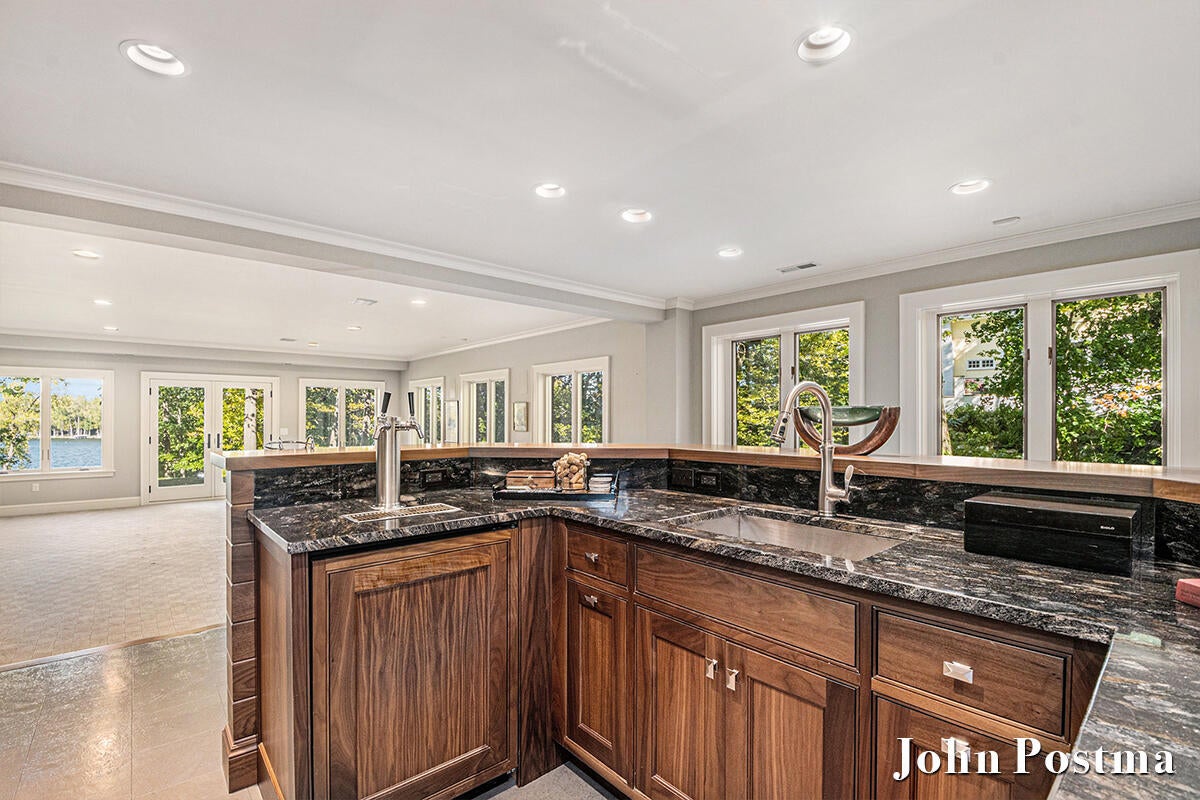 East Grand Rapids, Michigan, 49506, United States, 4 Bedrooms Bedrooms, ,6 BathroomsBathrooms,Residential,Active,2015444