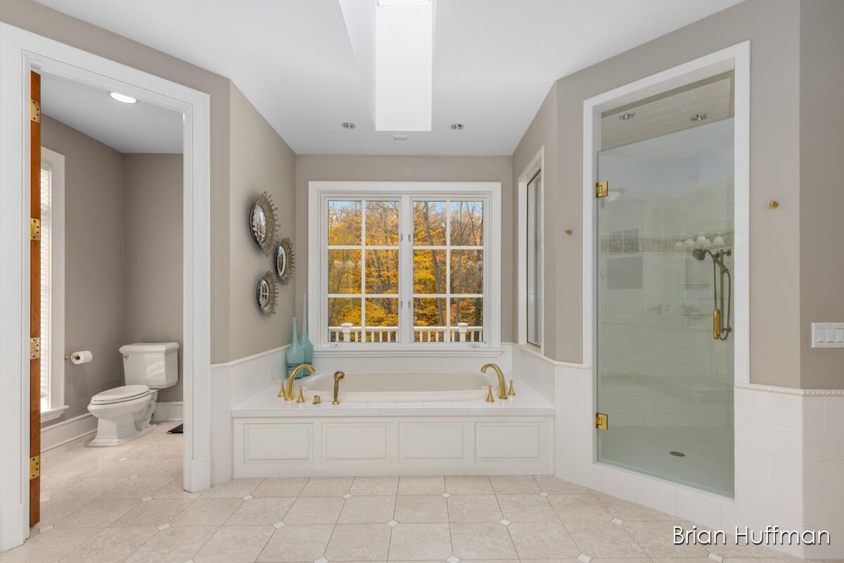 Grandville, Michigan, 49418, United States, 6 Bedrooms Bedrooms, ,9 BathroomsBathrooms,Residential,Active,1988461