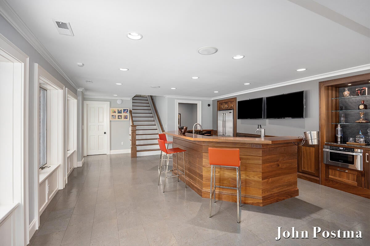 East Grand Rapids, Michigan, 49506, United States, 4 Bedrooms Bedrooms, ,6 BathroomsBathrooms,Residential,Active,2015444