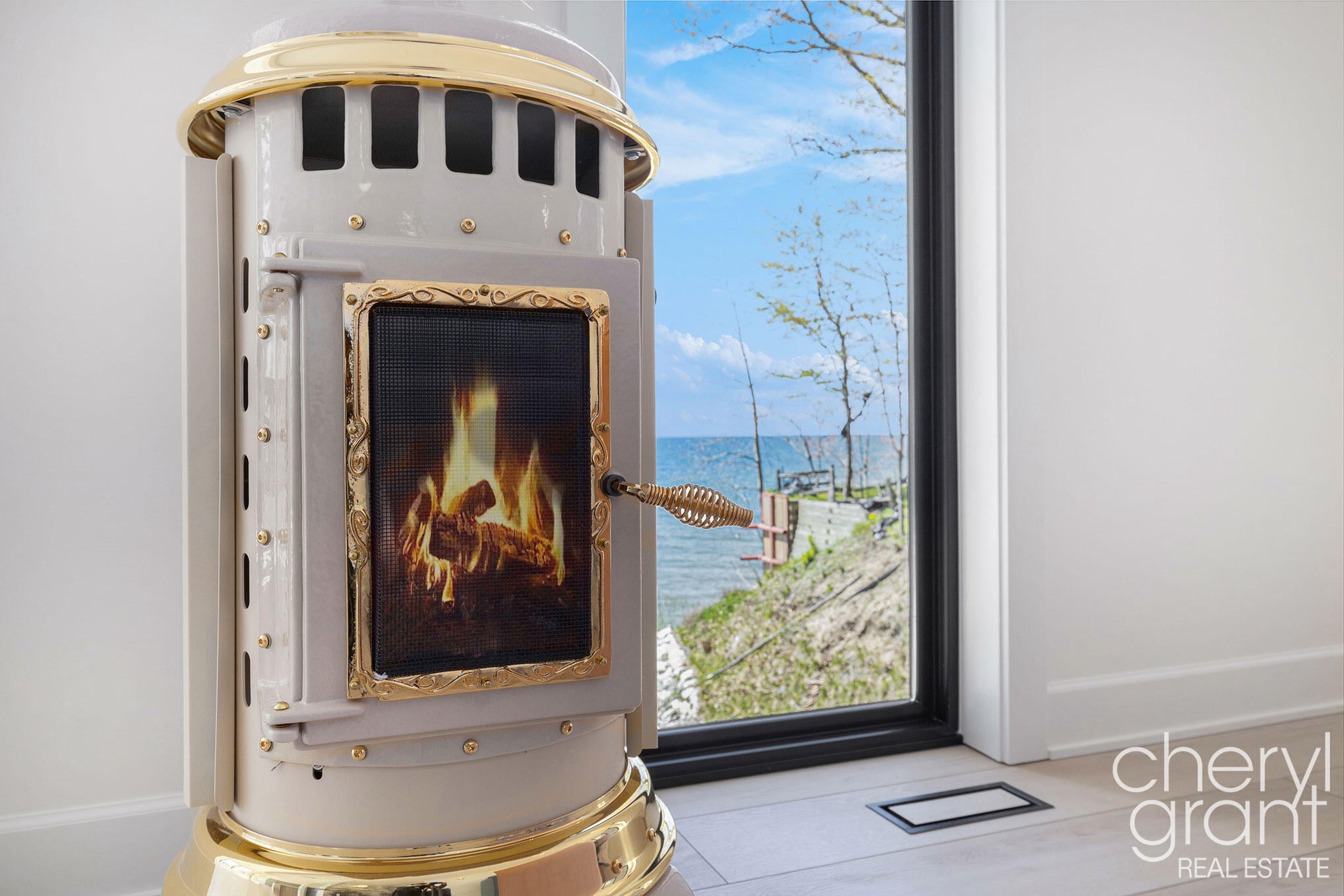 Fennville, Michigan, 49408, United States, 3 Bedrooms Bedrooms, ,4 BathroomsBathrooms,Residential,Active,1929432