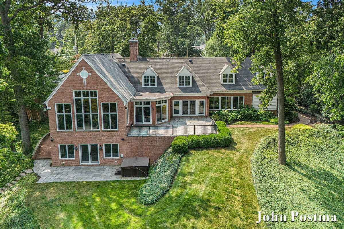 East Grand Rapids, Michigan, 49506, United States, 4 Bedrooms Bedrooms, ,6 BathroomsBathrooms,Residential,Active,2015444