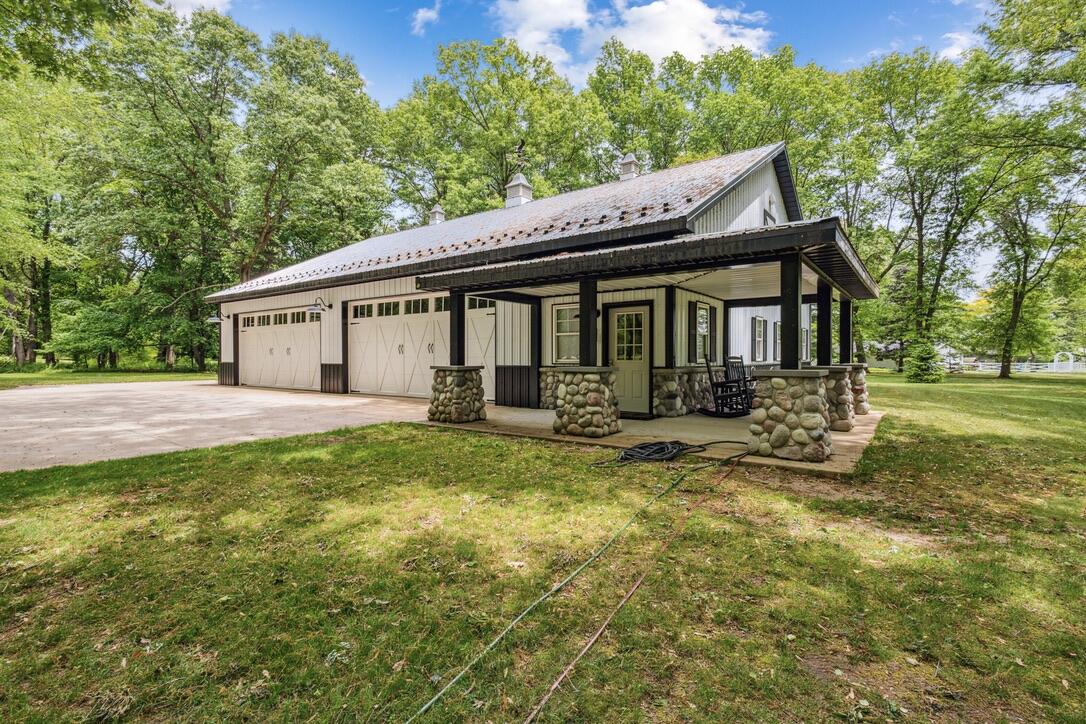 White Pigeon, Michigan, 49099, United States, 9 Bedrooms Bedrooms, ,9 BathroomsBathrooms,Residential,Active,1849554