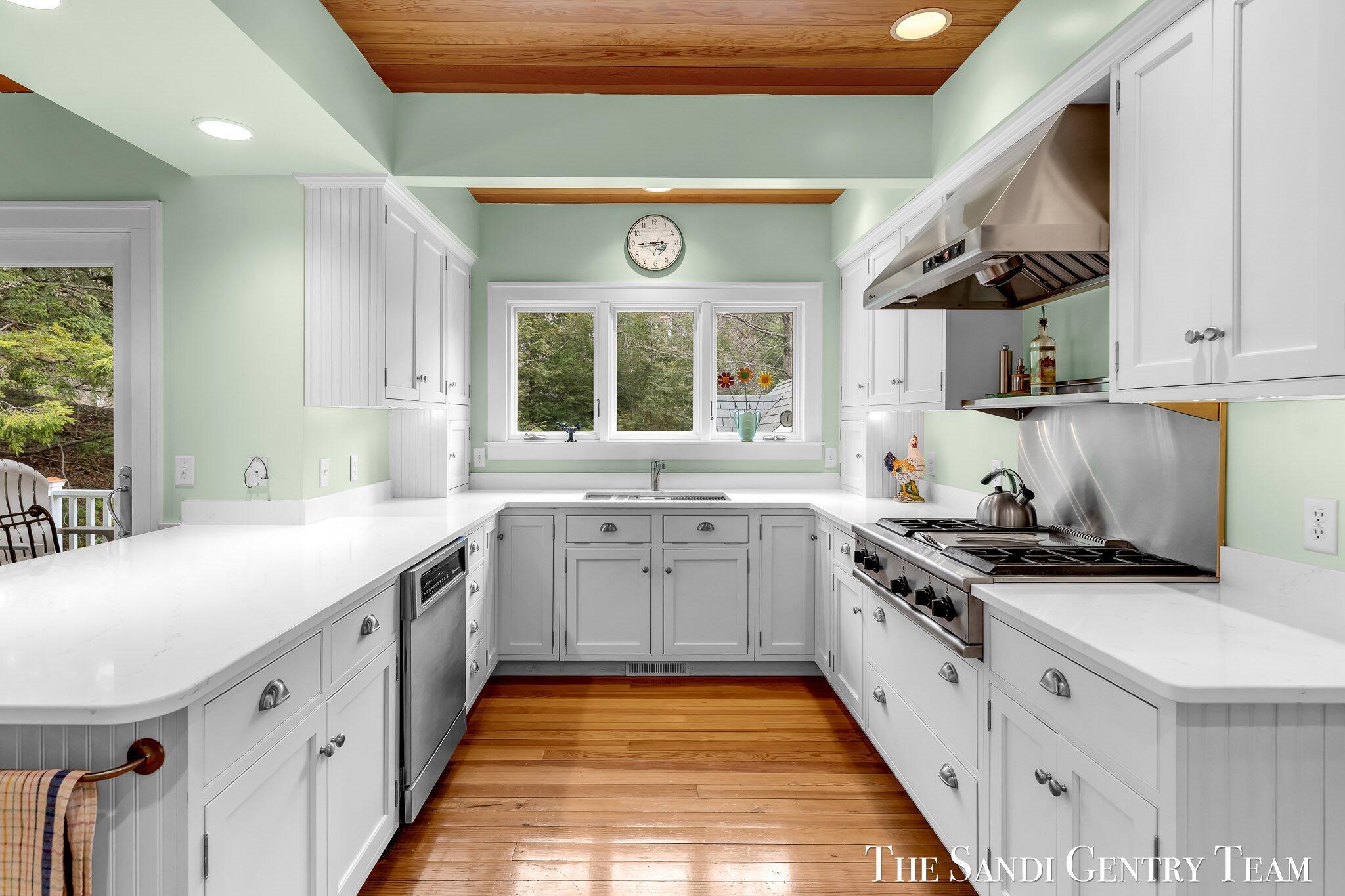 Grand Haven, Michigan, 49417, United States, ,4 BathroomsBathrooms,Residential,Active,1761642