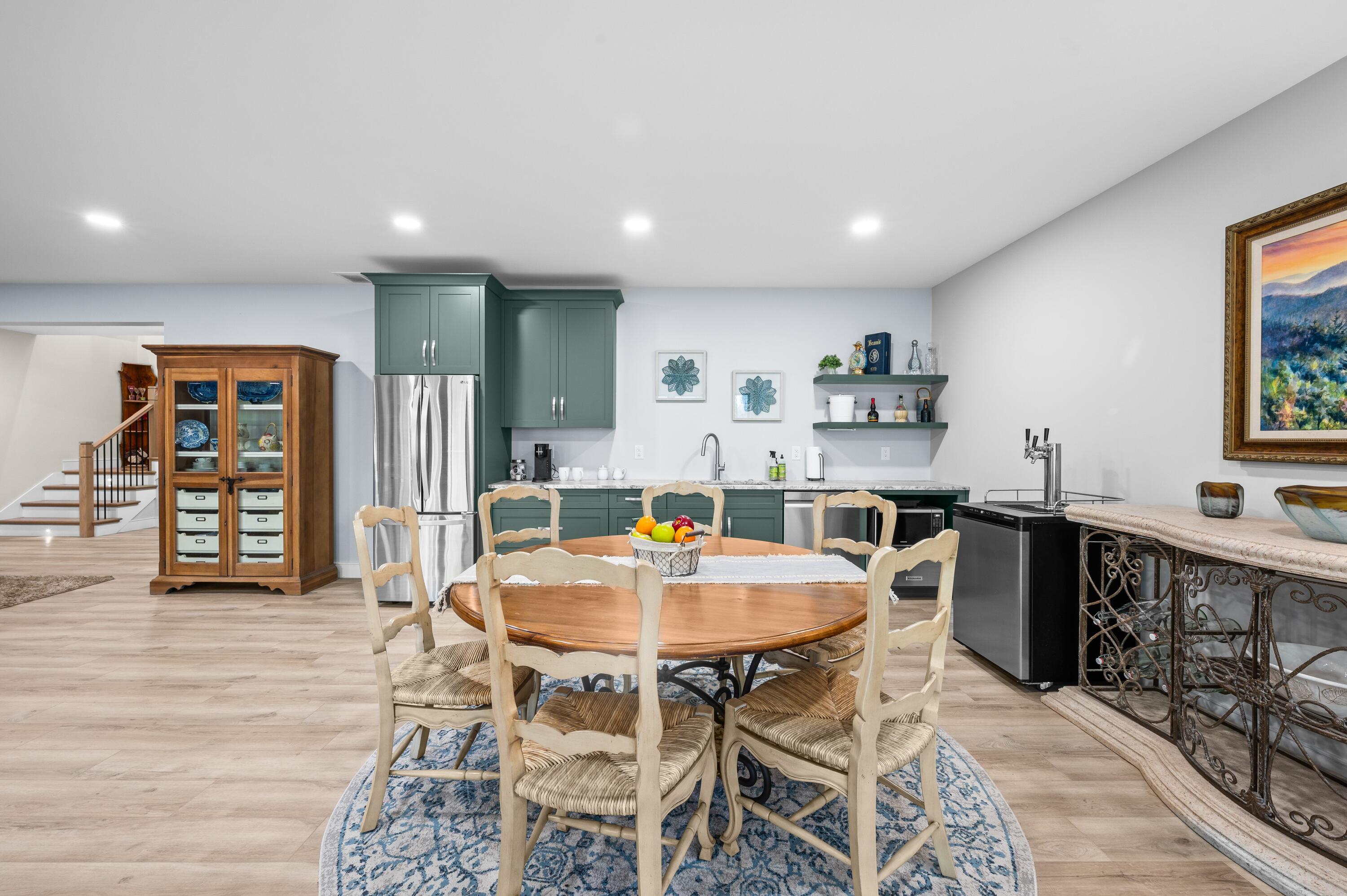 St. Joseph, Michigan, 49085, United States, 6 Bedrooms Bedrooms, ,6 BathroomsBathrooms,Residential,Active,1985598