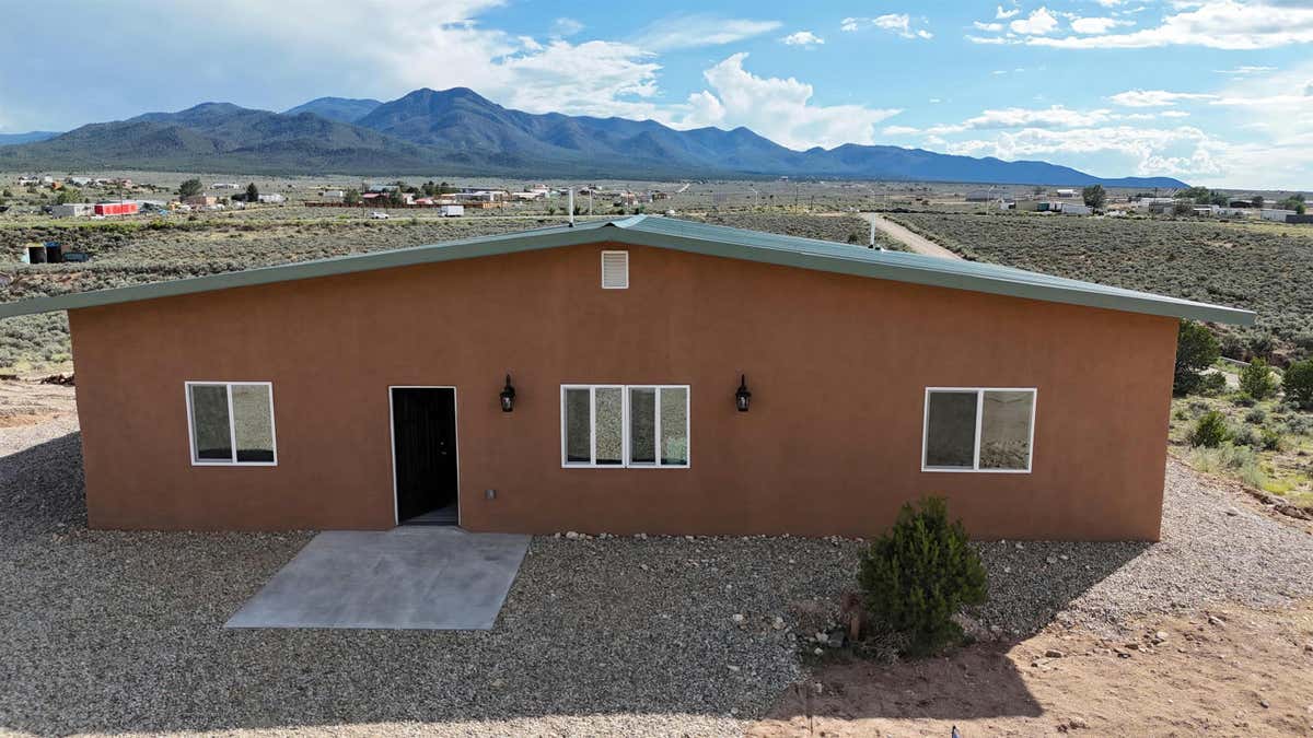 25 SEBASTIAN RD, RANCHOS DE TAOS, NM 87557, photo 1 of 17