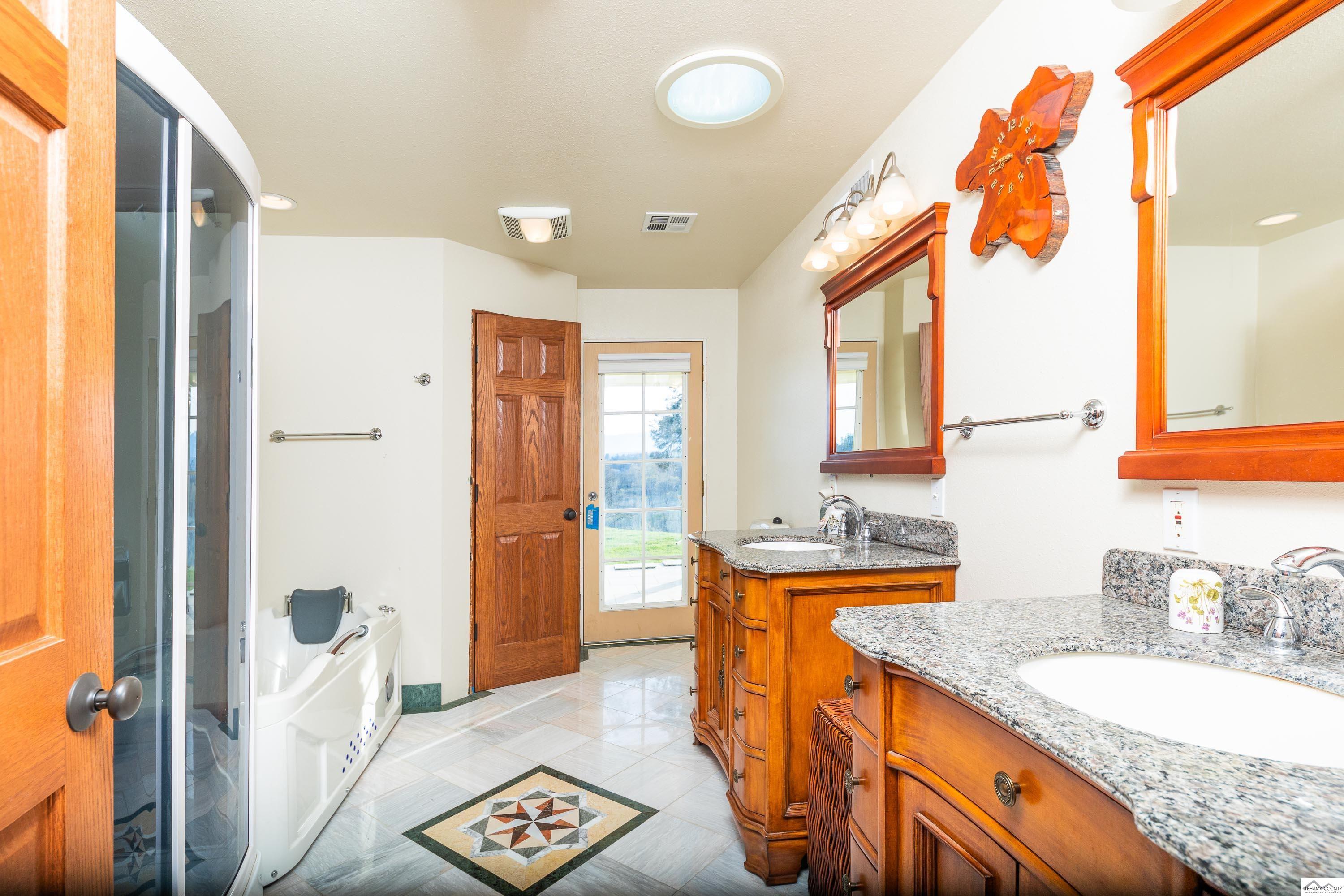 Red Bluff, California, 96080, United States, ,5 BathroomsBathrooms,Residential,Active,1770096