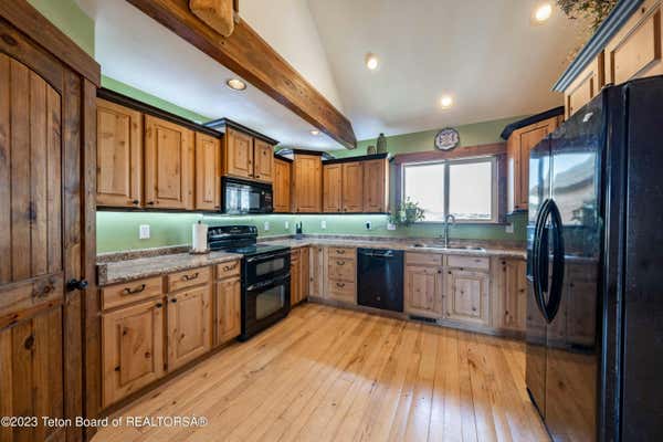 39 TRAIL RIDGE RD, ALPINE, WY 83128, photo 4 of 32