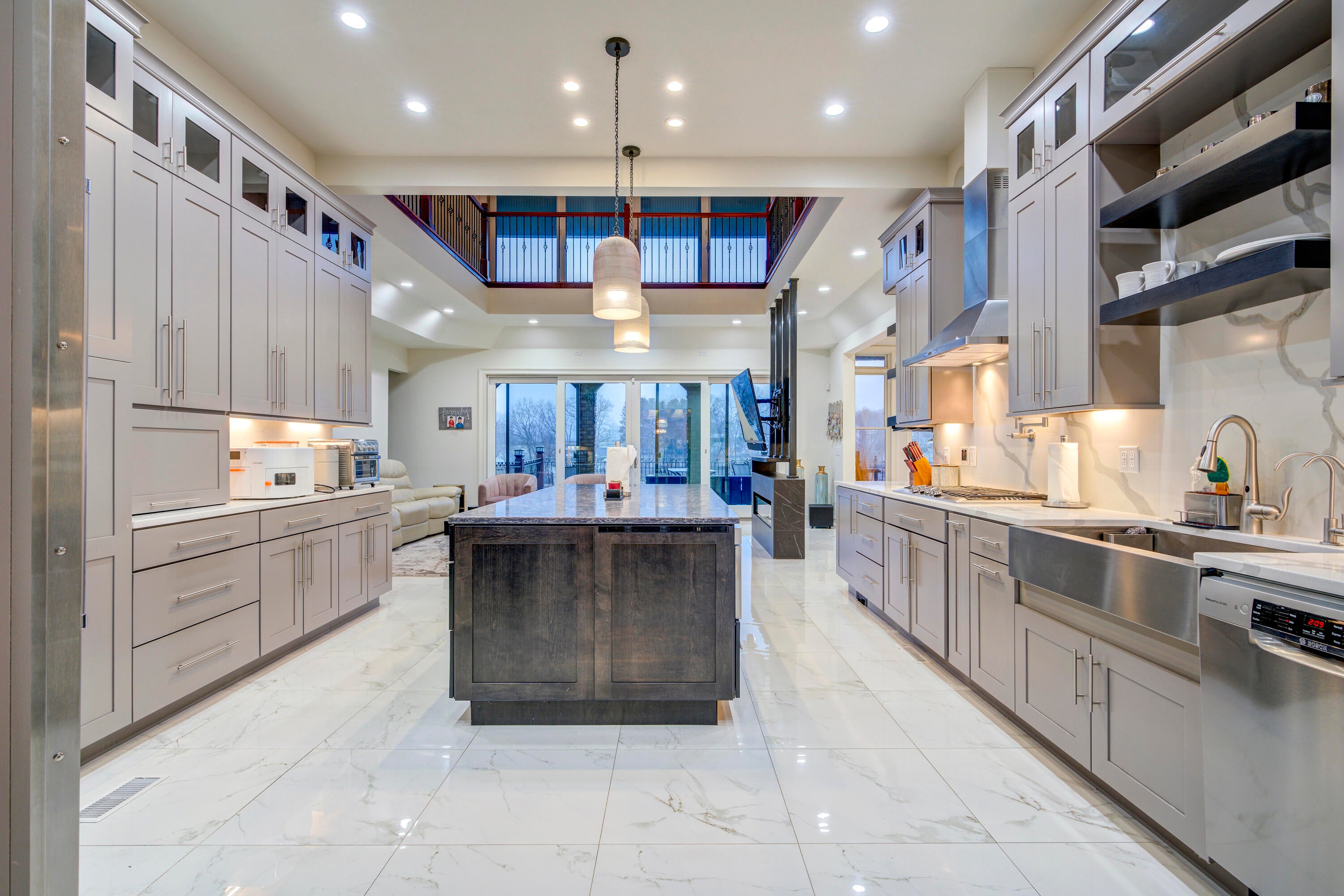 Johnson City, Tennessee, 37601, United States, ,11 BathroomsBathrooms,Residential,Active,1769538