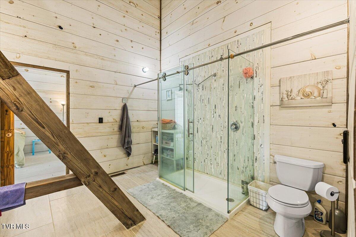 Johnson City, Tennessee, 37604, United States, 5 Bedrooms Bedrooms, ,6 BathroomsBathrooms,Residential,Active,2013176