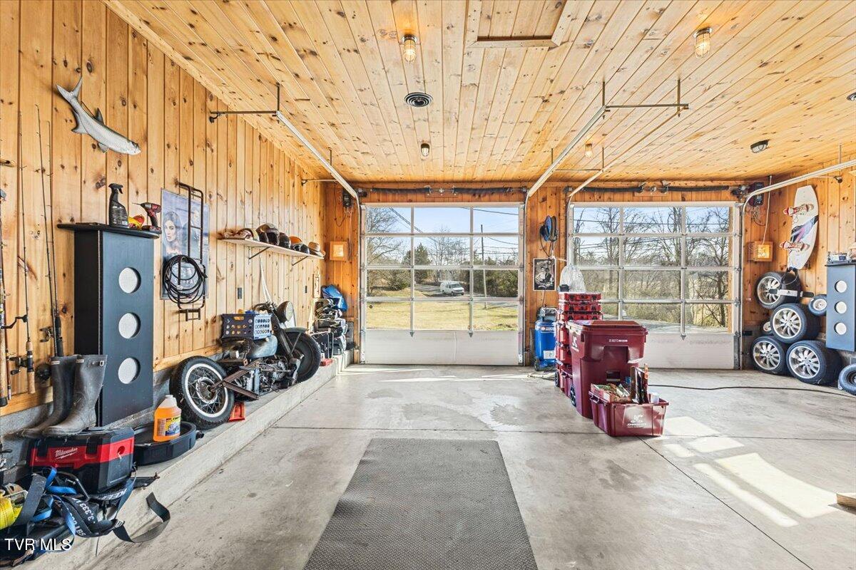 Johnson City, Tennessee, 37604, United States, 5 Bedrooms Bedrooms, ,6 BathroomsBathrooms,Residential,Active,2013176