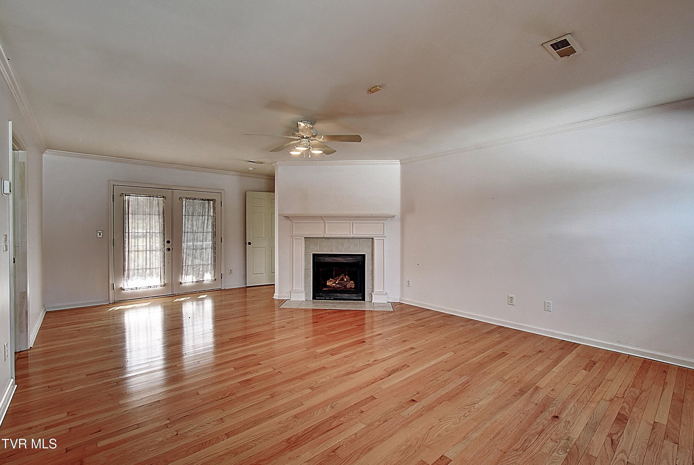 Johnson City, Tennessee, 37601, United States, 4 Bedrooms Bedrooms, ,3 BathroomsBathrooms,Residential,Active,1999331