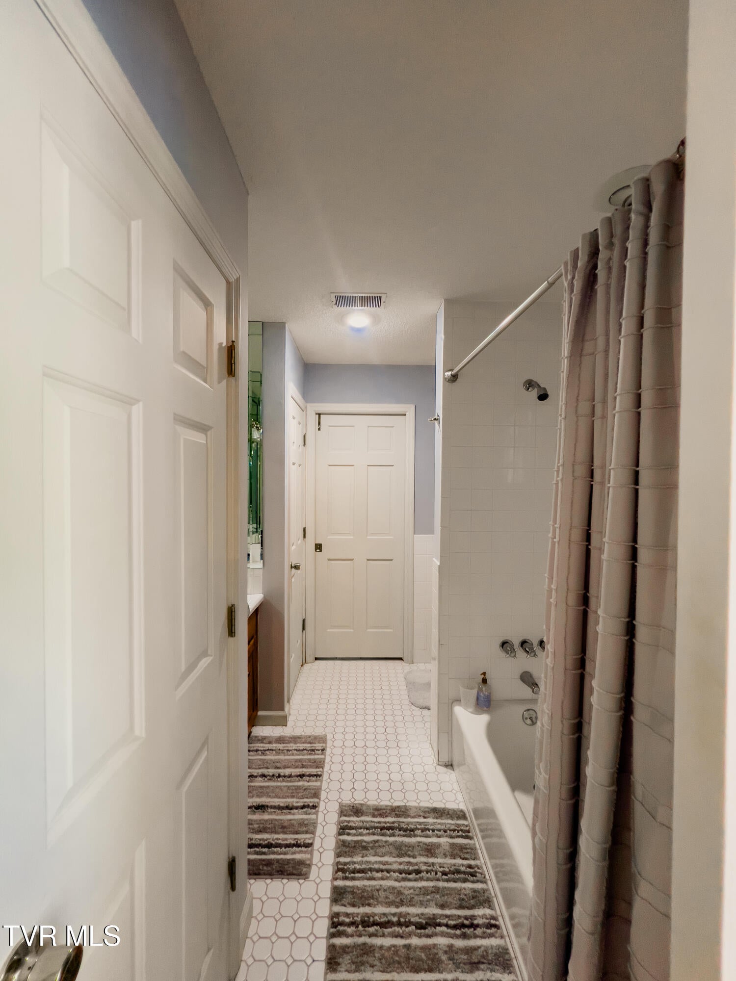 Unicoi, Tennessee, 37692, United States, 3 Bedrooms Bedrooms, ,4 BathroomsBathrooms,Residential,Active,1936616