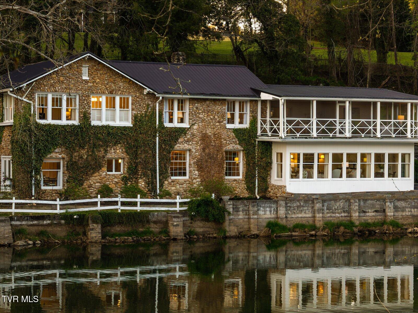 Bristol, Tennessee, 37620, United States, 3 Bedrooms Bedrooms, ,3 BathroomsBathrooms,Residential,Active,2007074