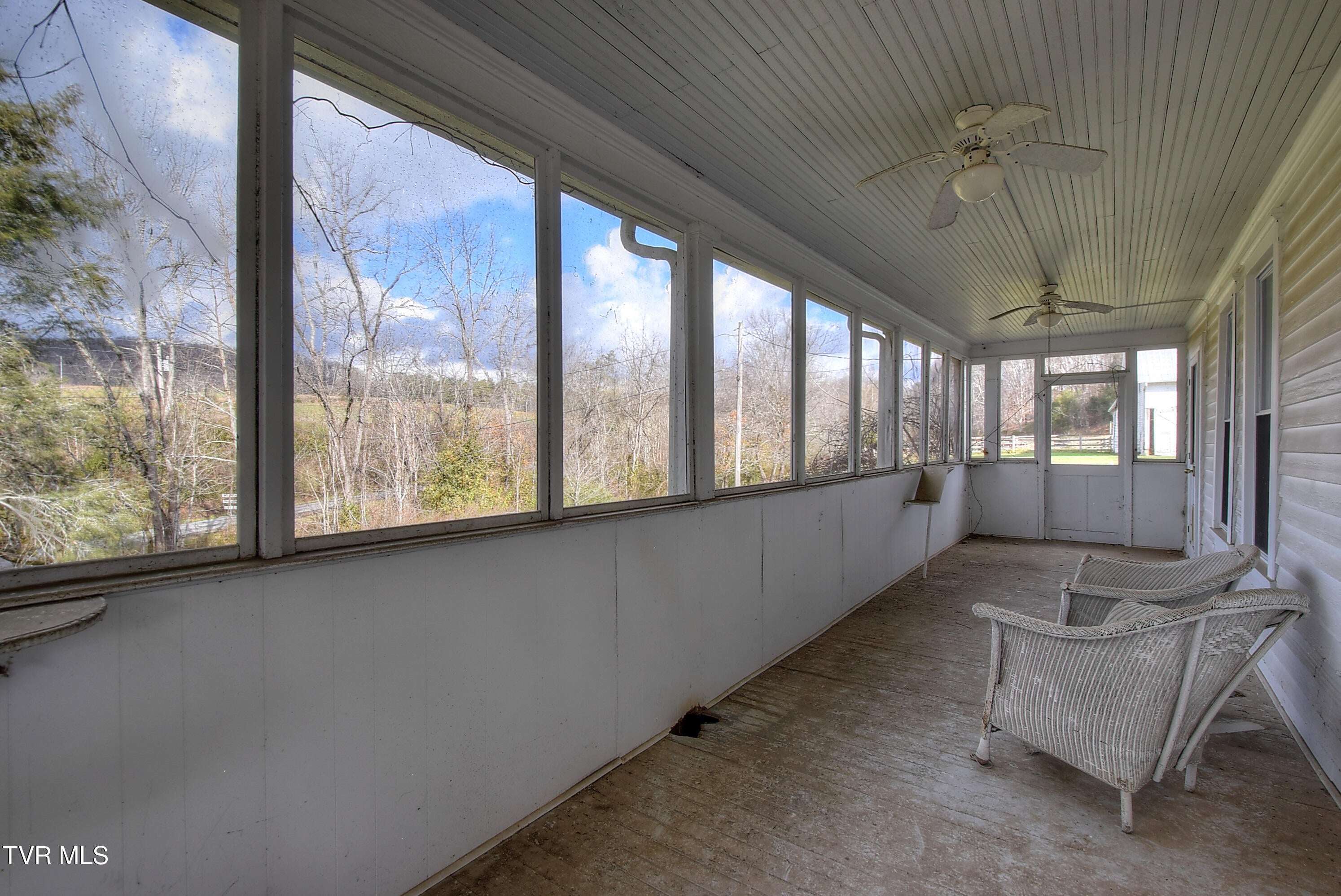 Johnson City, Tennessee, 37601, United States, 4 Bedrooms Bedrooms, ,3 BathroomsBathrooms,Residential,Active,1999331