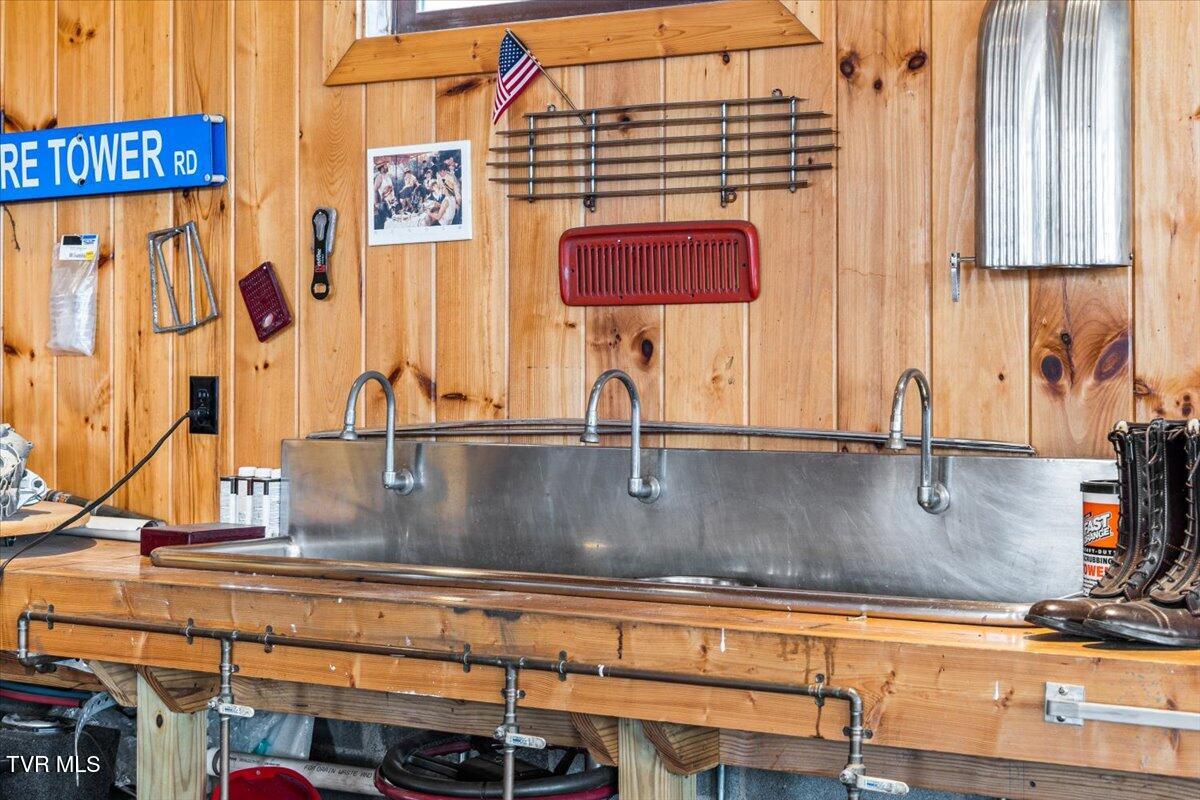 Johnson City, Tennessee, 37604, United States, 5 Bedrooms Bedrooms, ,6 BathroomsBathrooms,Residential,Active,2013176