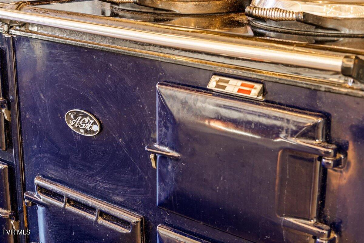 Johnson City, Tennessee, 37604, United States, 5 Bedrooms Bedrooms, ,6 BathroomsBathrooms,Residential,Active,2013176