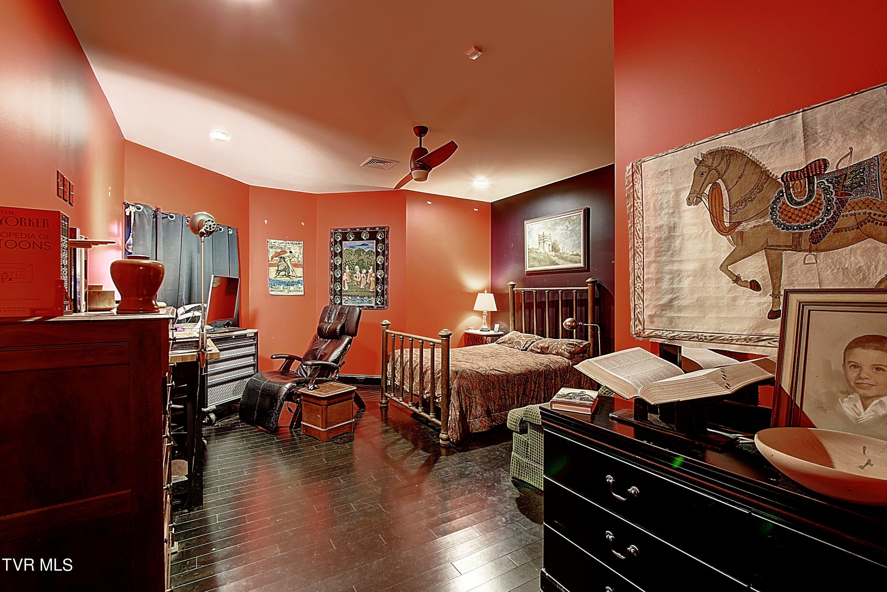 Greeneville, Tennessee, 37745, United States, 6 Bedrooms Bedrooms, ,8 BathroomsBathrooms,Residential,Active,1769938