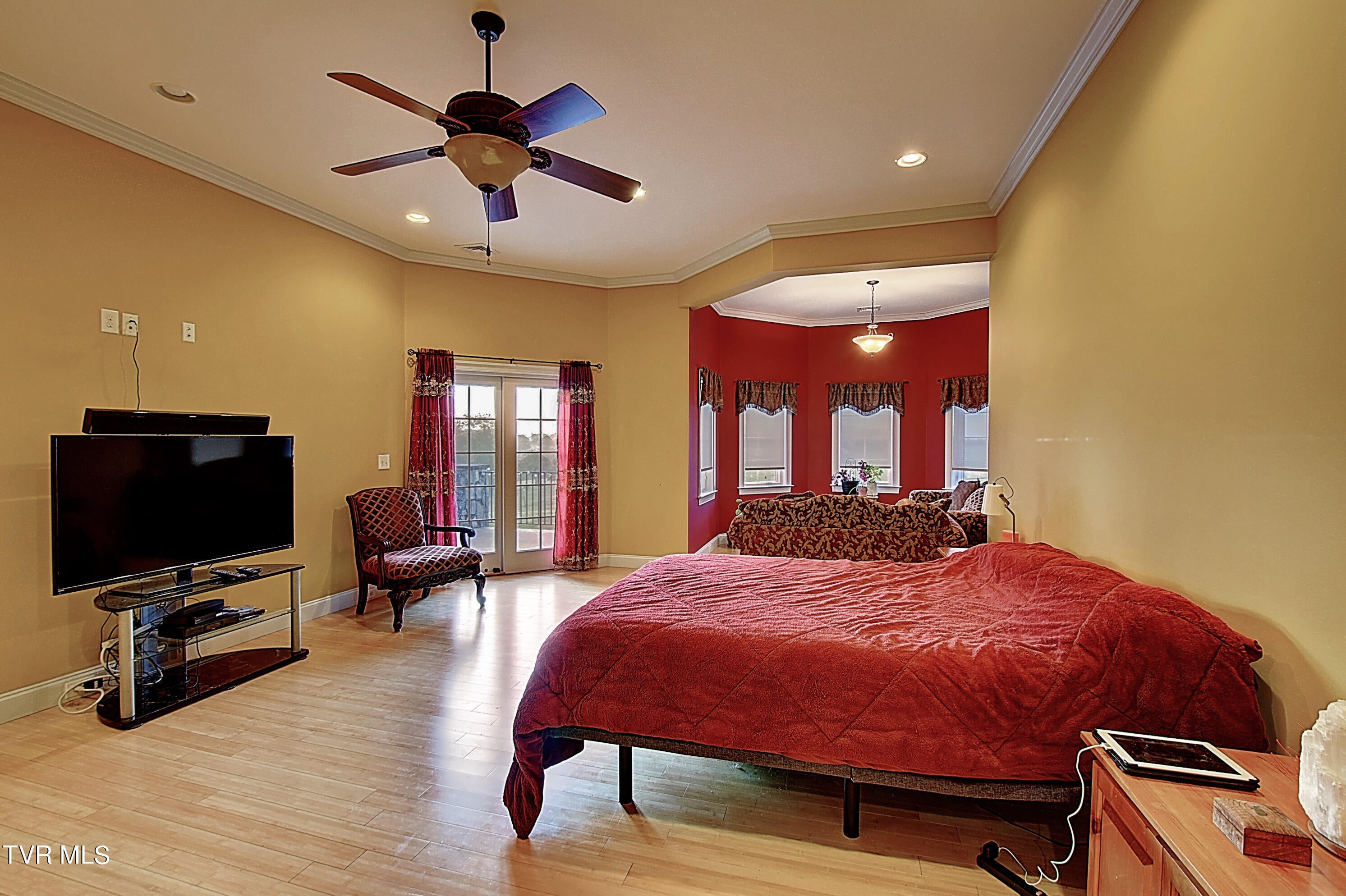 Greeneville, Tennessee, 37745, United States, 6 Bedrooms Bedrooms, ,8 BathroomsBathrooms,Residential,Active,1769938