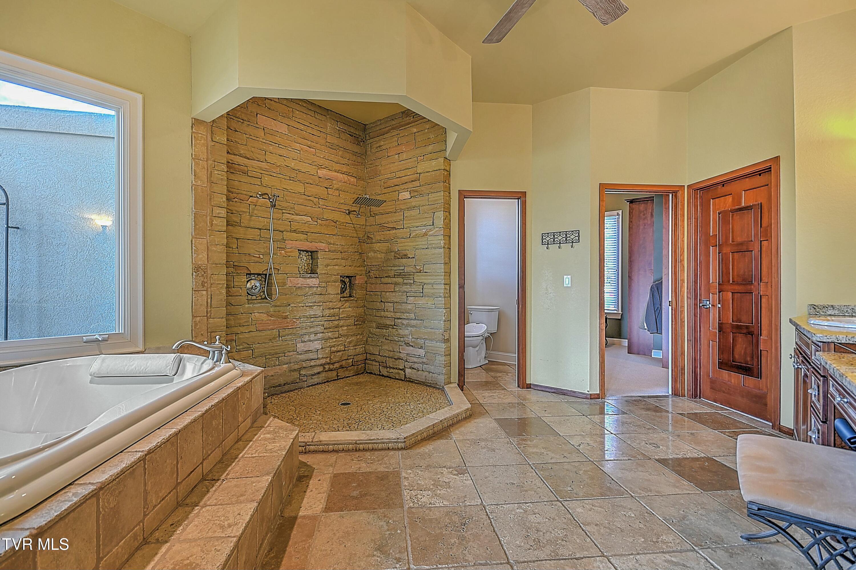 Johnson City, Tennessee, 37615, United States, ,6 BathroomsBathrooms,Residential,Active,1773218