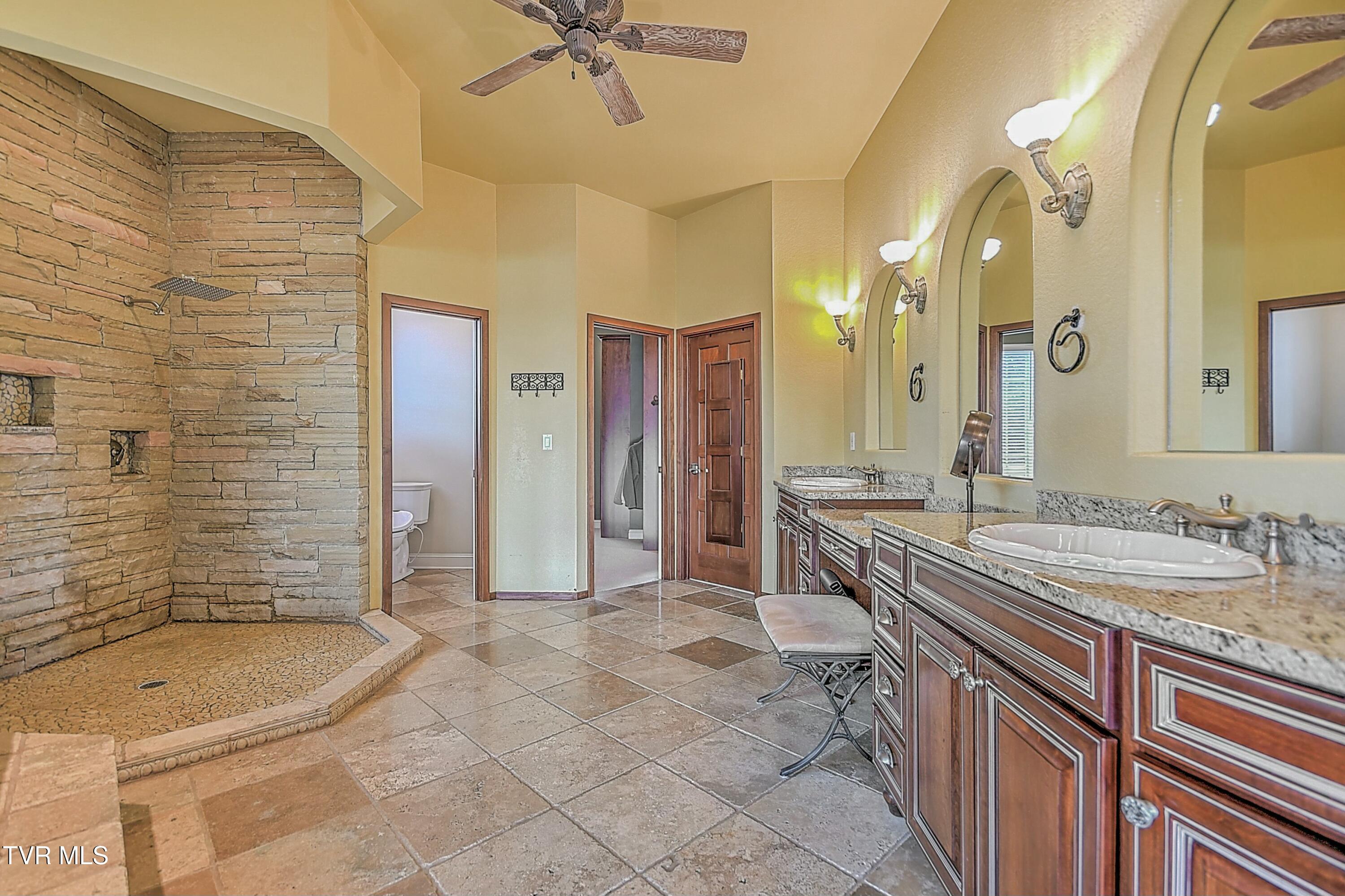 Johnson City, Tennessee, 37615, United States, ,6 BathroomsBathrooms,Residential,Active,1773218