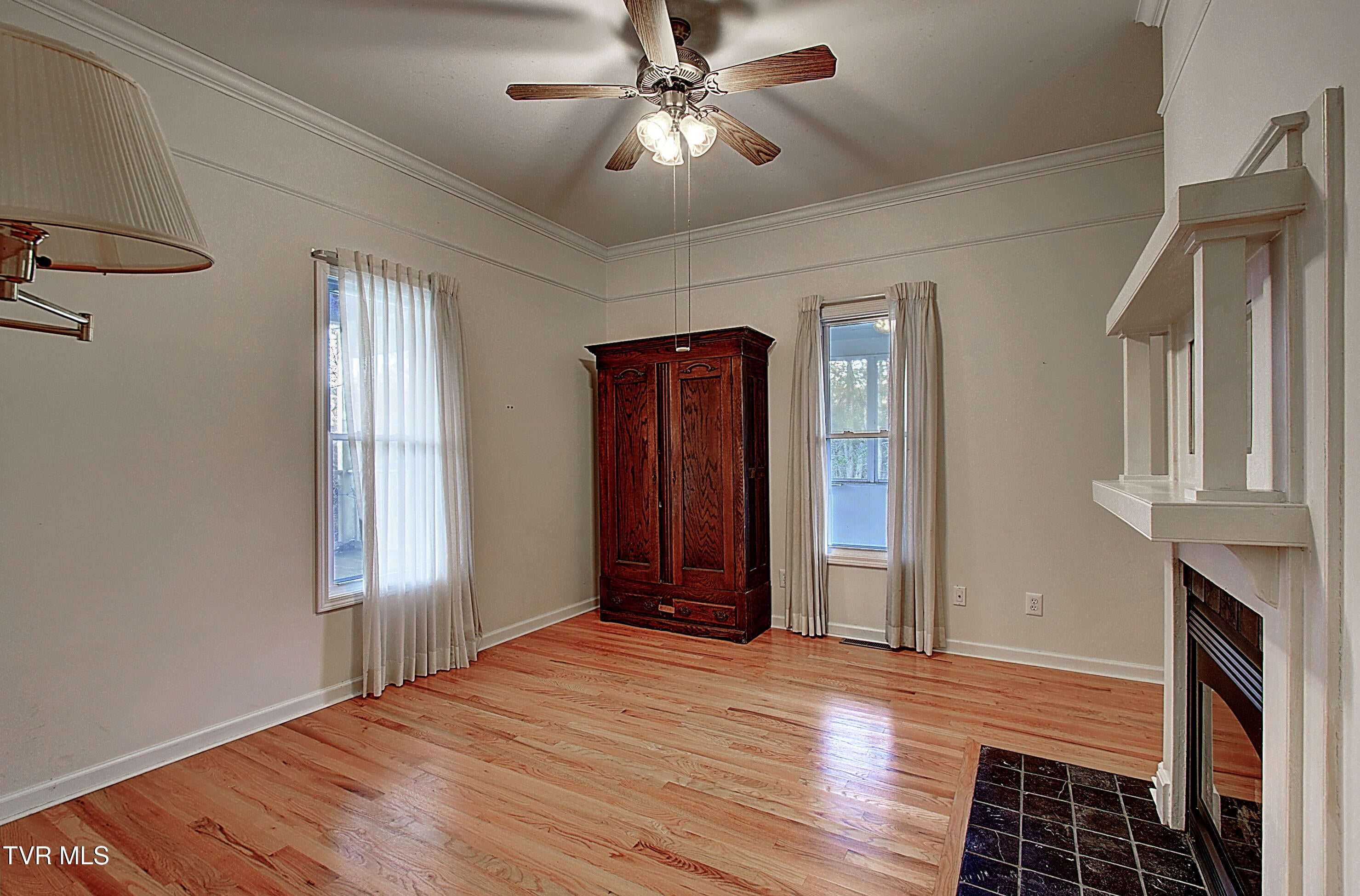 Johnson City, Tennessee, 37601, United States, 4 Bedrooms Bedrooms, ,3 BathroomsBathrooms,Residential,Active,1999331