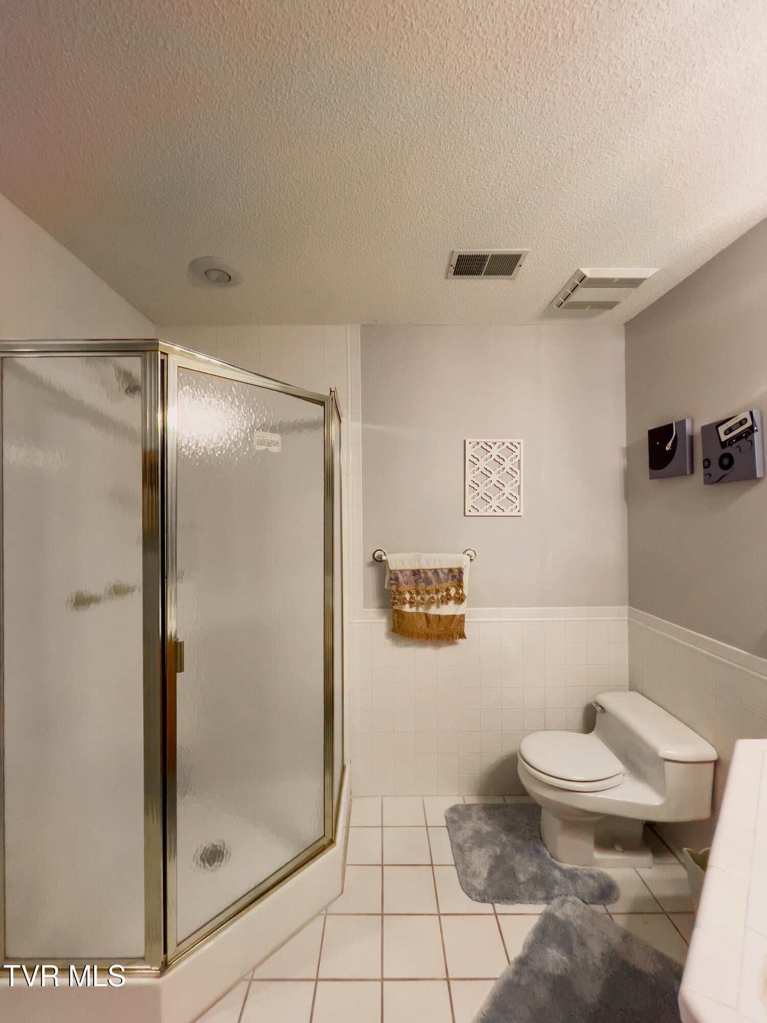 Unicoi, Tennessee, 37692, United States, 3 Bedrooms Bedrooms, ,4 BathroomsBathrooms,Residential,Active,1936616