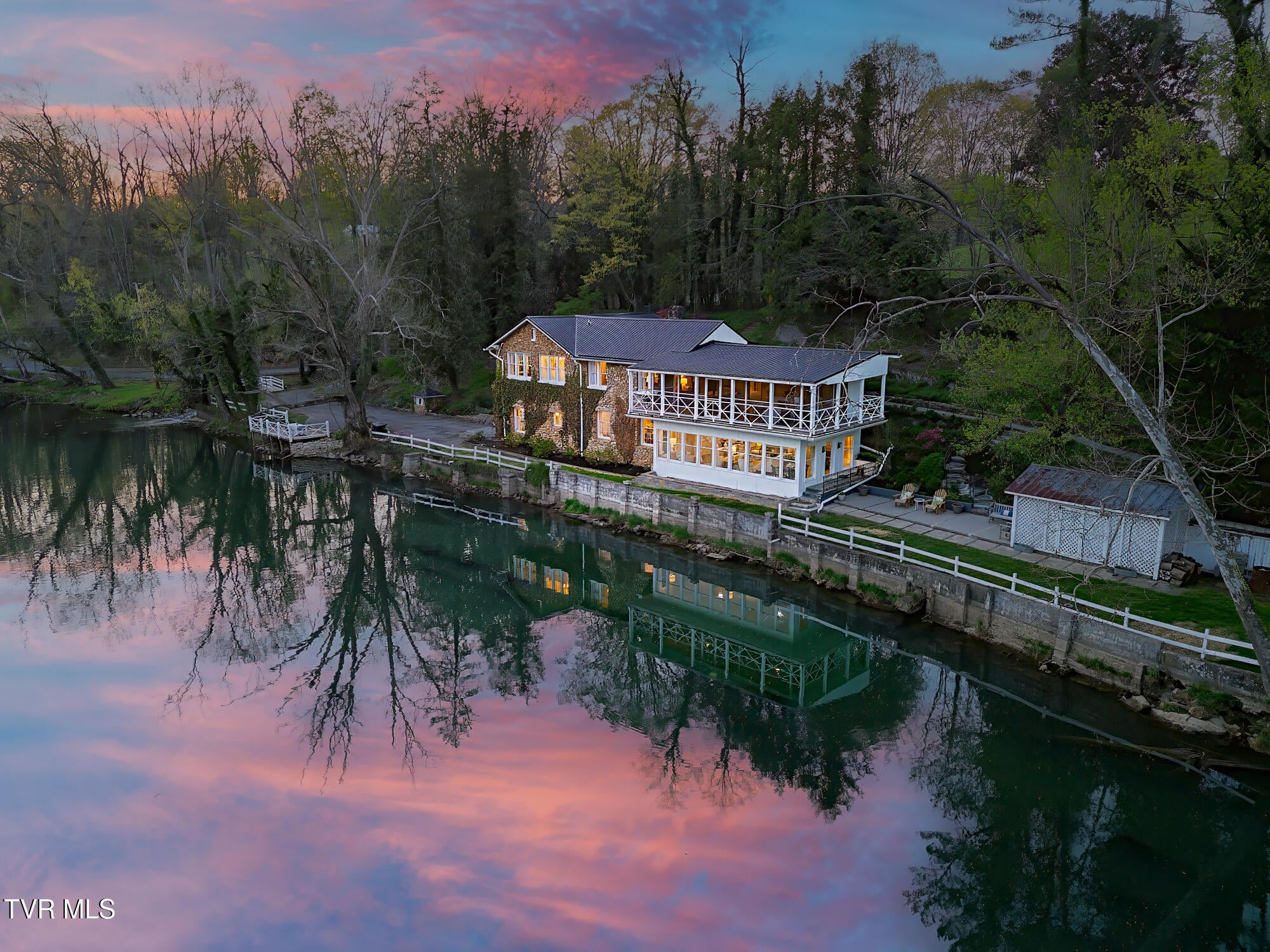 Bristol, Tennessee, 37620, United States, 3 Bedrooms Bedrooms, ,3 BathroomsBathrooms,Residential,Active,2007074