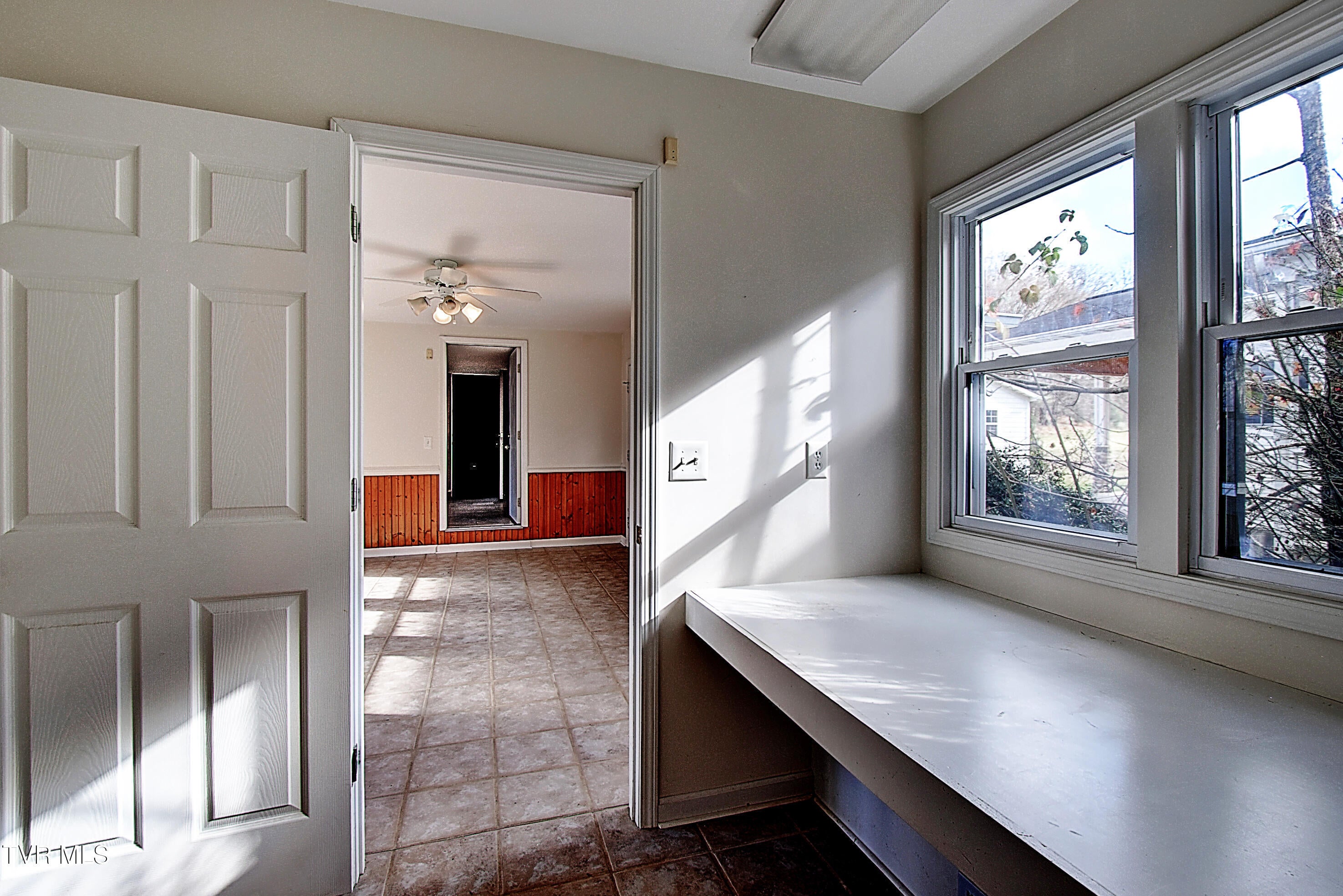 Johnson City, Tennessee, 37601, United States, 4 Bedrooms Bedrooms, ,3 BathroomsBathrooms,Residential,Active,1999331