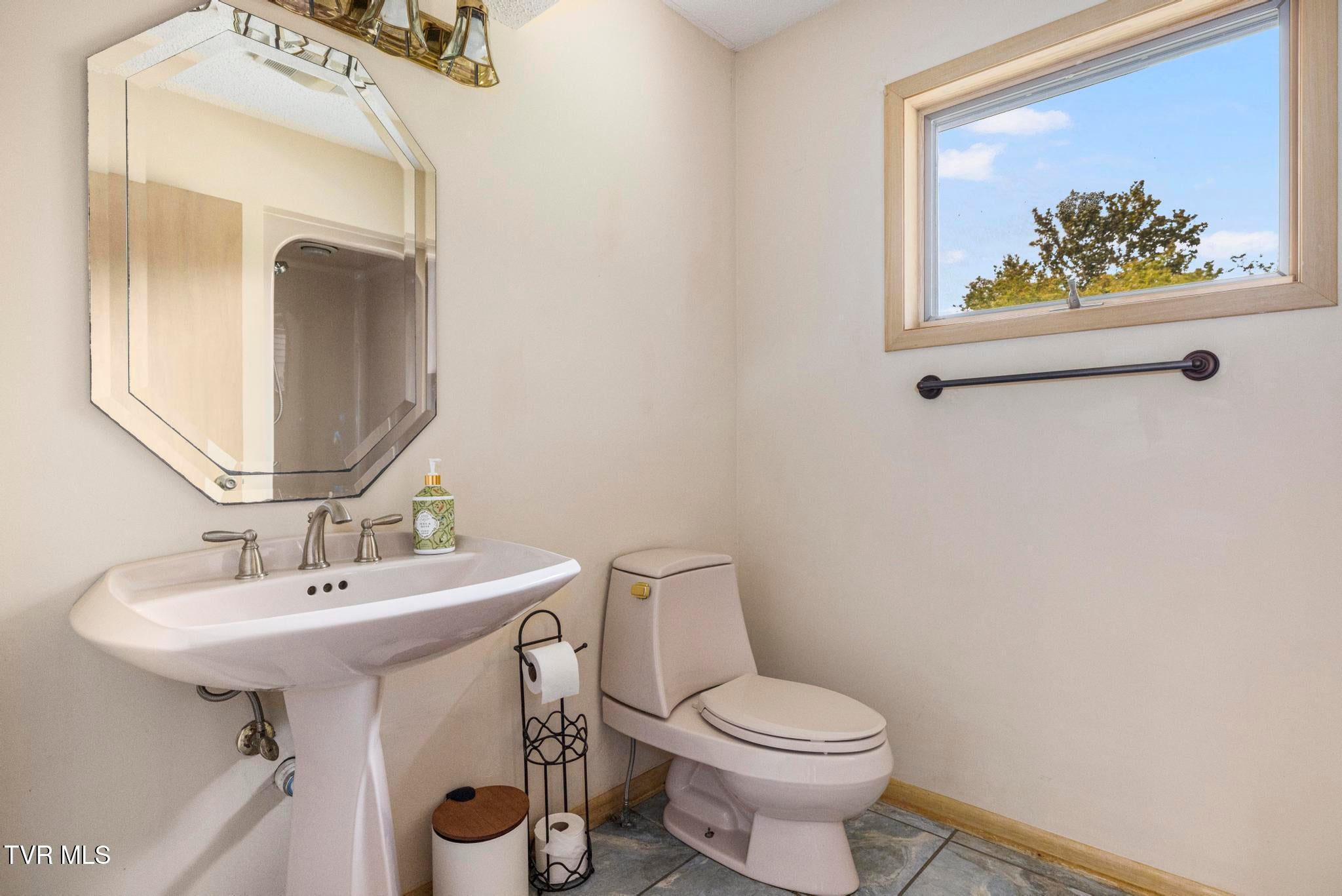 Gray, Tennessee, 37615, United States, 4 Bedrooms Bedrooms, ,5 BathroomsBathrooms,Residential,Active,1904698