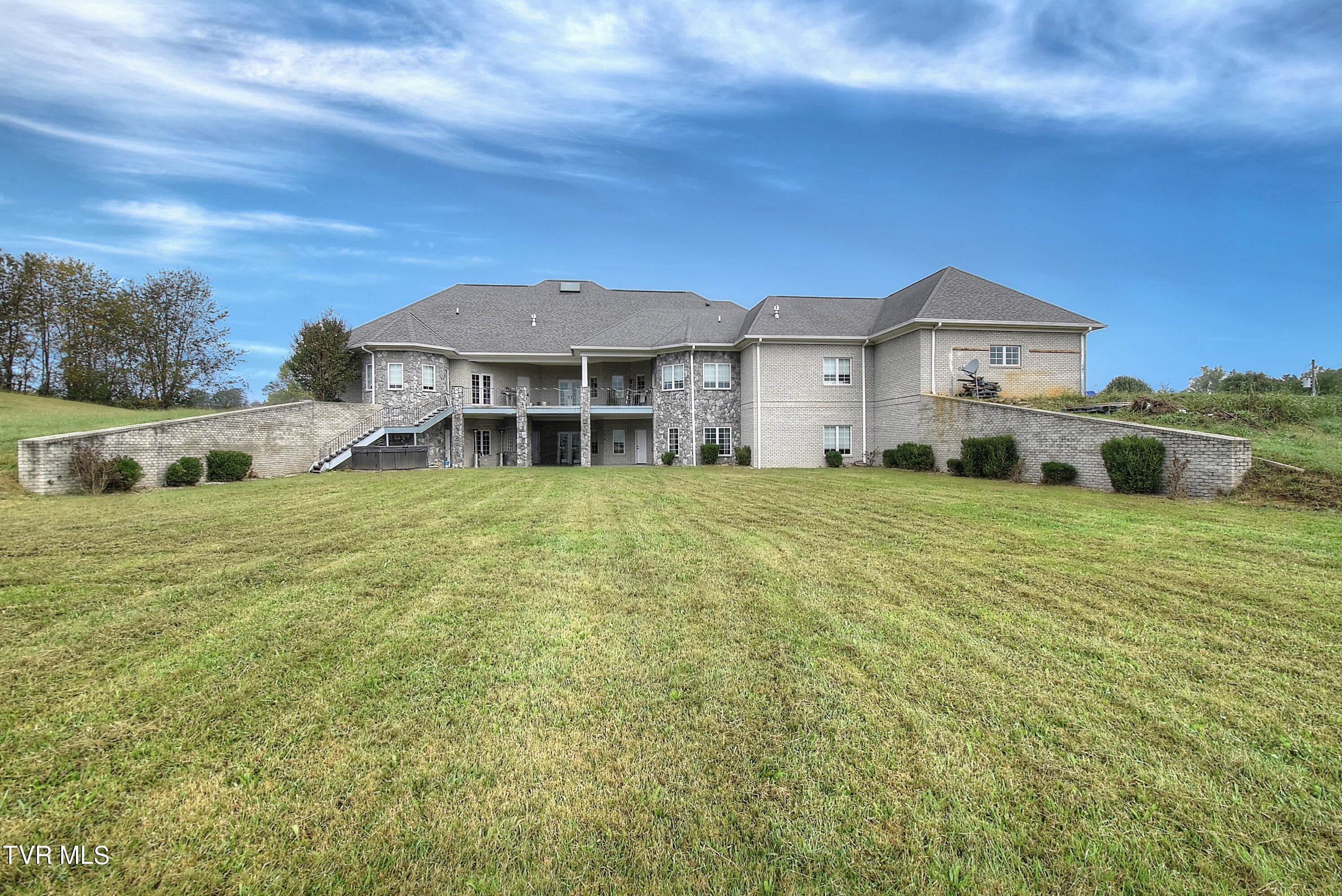 Greeneville, Tennessee, 37745, United States, 6 Bedrooms Bedrooms, ,8 BathroomsBathrooms,Residential,Active,1769938