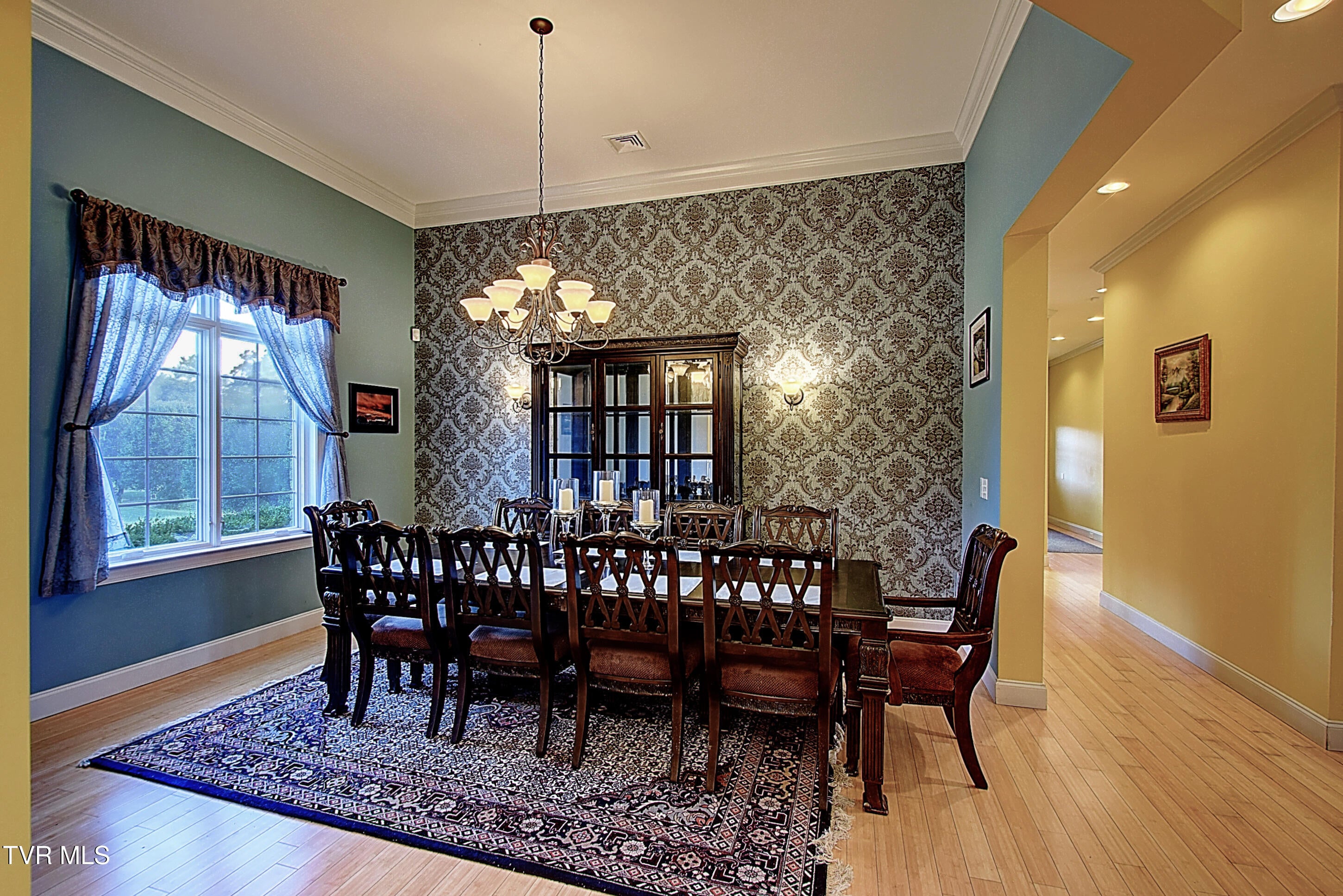 Greeneville, Tennessee, 37745, United States, 6 Bedrooms Bedrooms, ,8 BathroomsBathrooms,Residential,Active,1769938