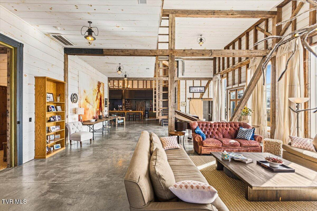 Johnson City, Tennessee, 37604, United States, 5 Bedrooms Bedrooms, ,6 BathroomsBathrooms,Residential,Active,2013176