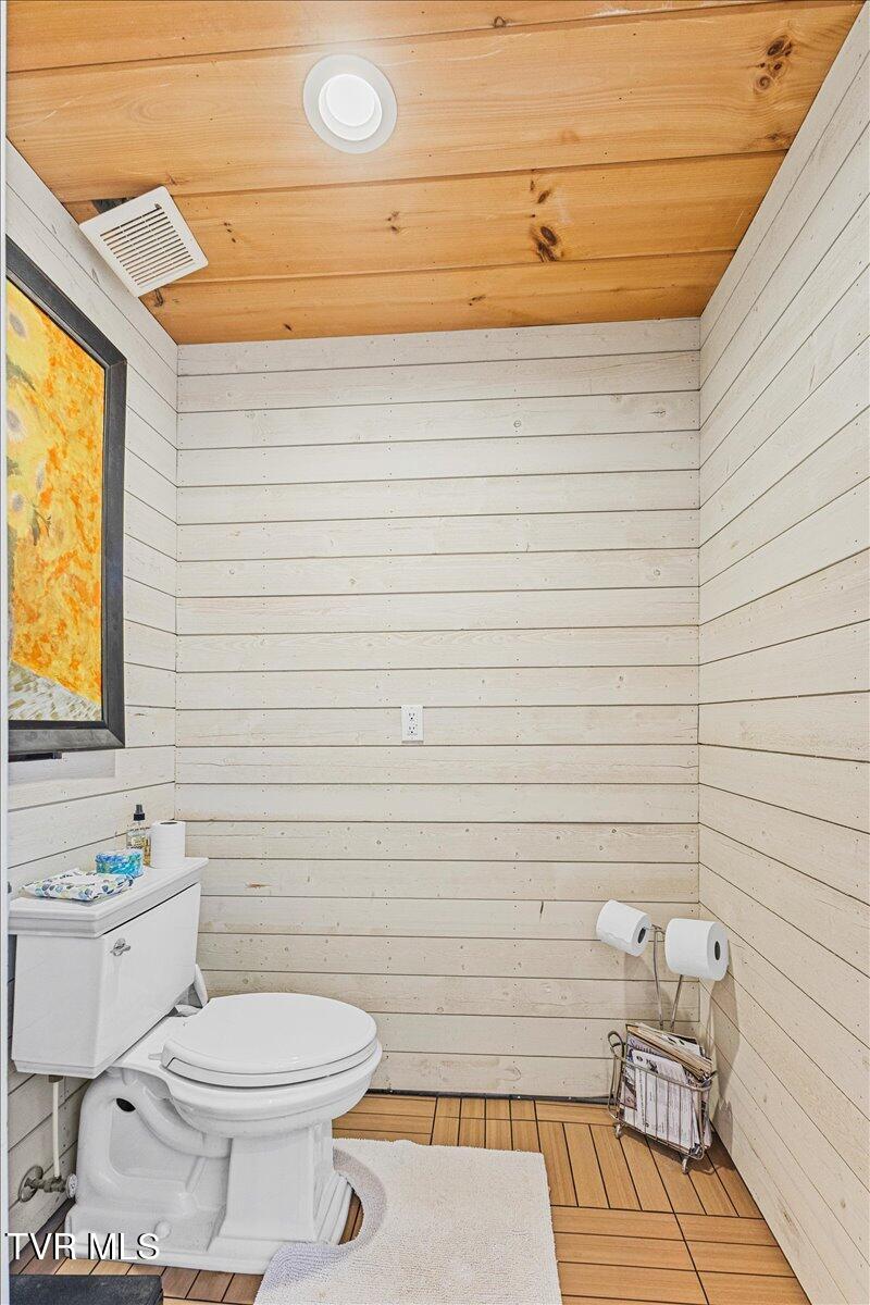 Johnson City, Tennessee, 37604, United States, 5 Bedrooms Bedrooms, ,6 BathroomsBathrooms,Residential,Active,2013176