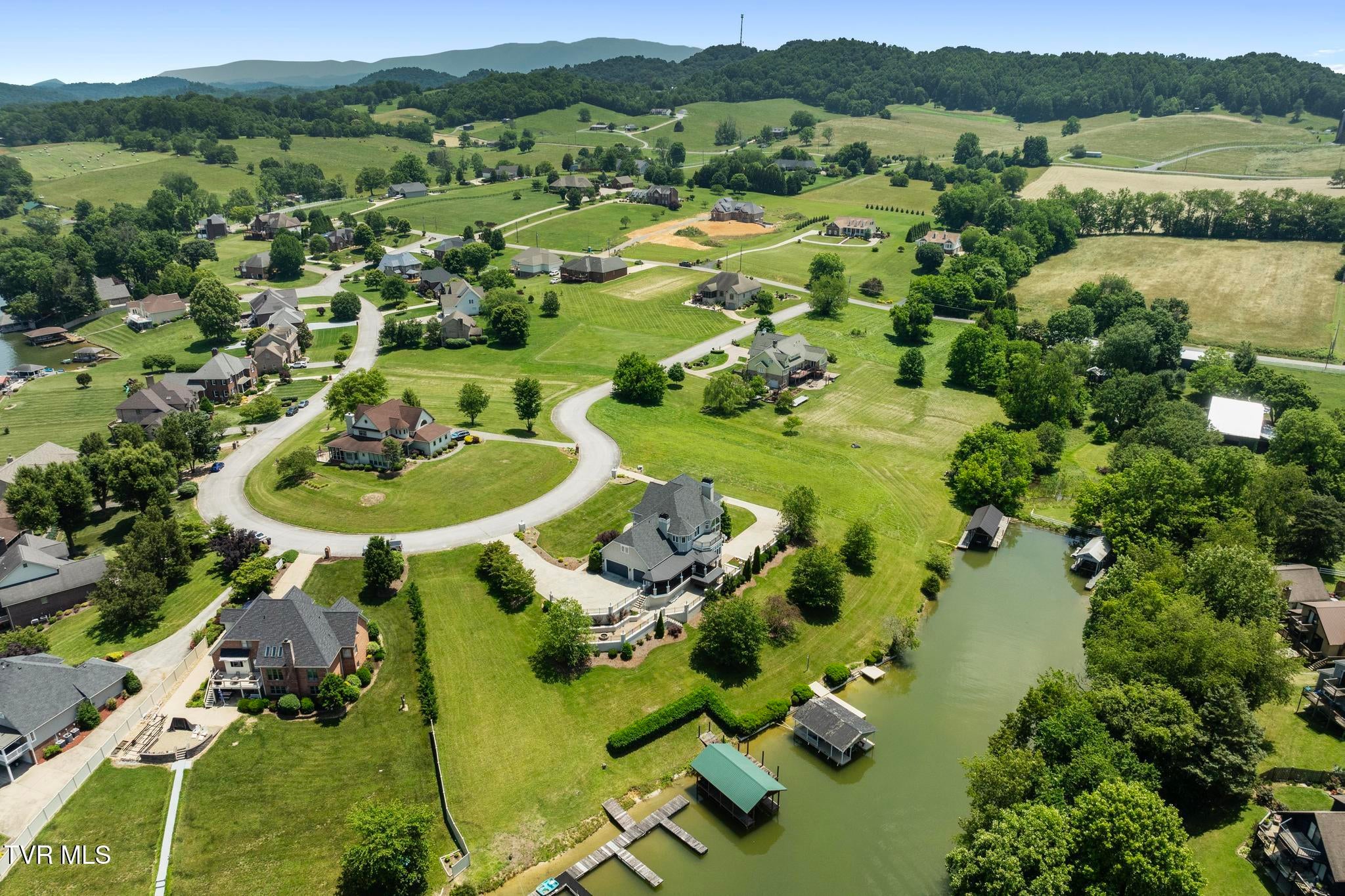 Piney Flats, Tennessee, 37686, United States, 5 Bedrooms Bedrooms, ,5 BathroomsBathrooms,Residential,Active,1849555