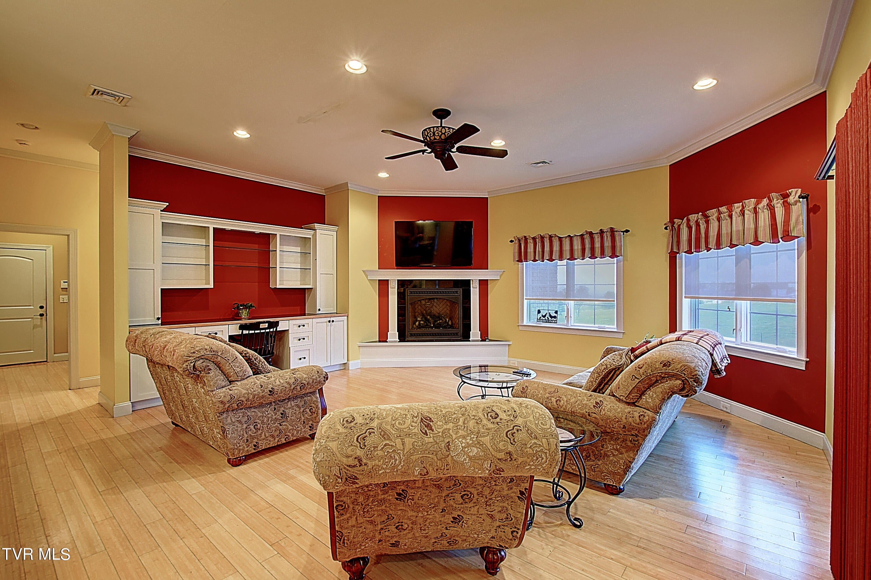 Greeneville, Tennessee, 37745, United States, 6 Bedrooms Bedrooms, ,8 BathroomsBathrooms,Residential,Active,1769938