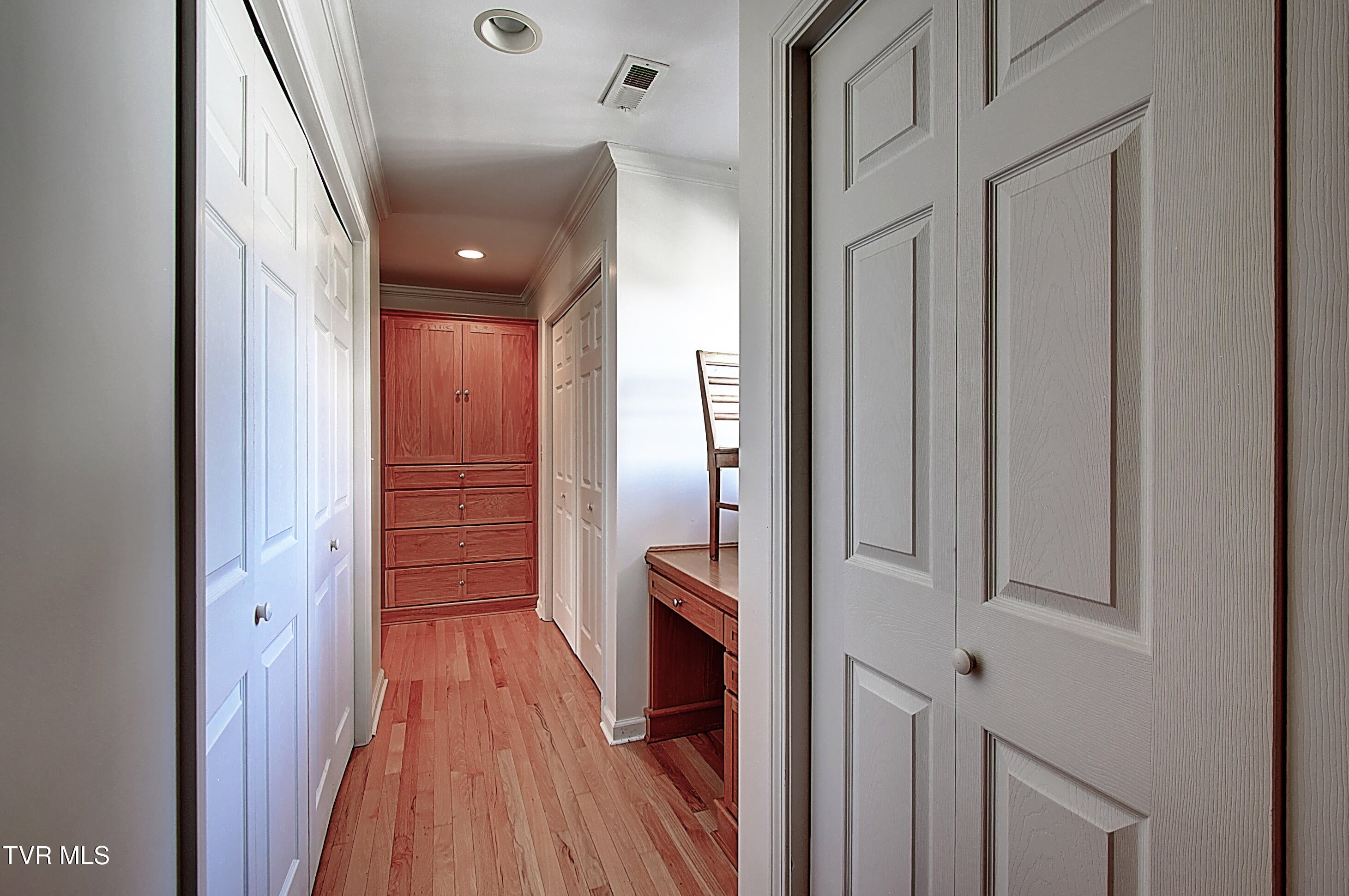 Johnson City, Tennessee, 37601, United States, 4 Bedrooms Bedrooms, ,3 BathroomsBathrooms,Residential,Active,1999331