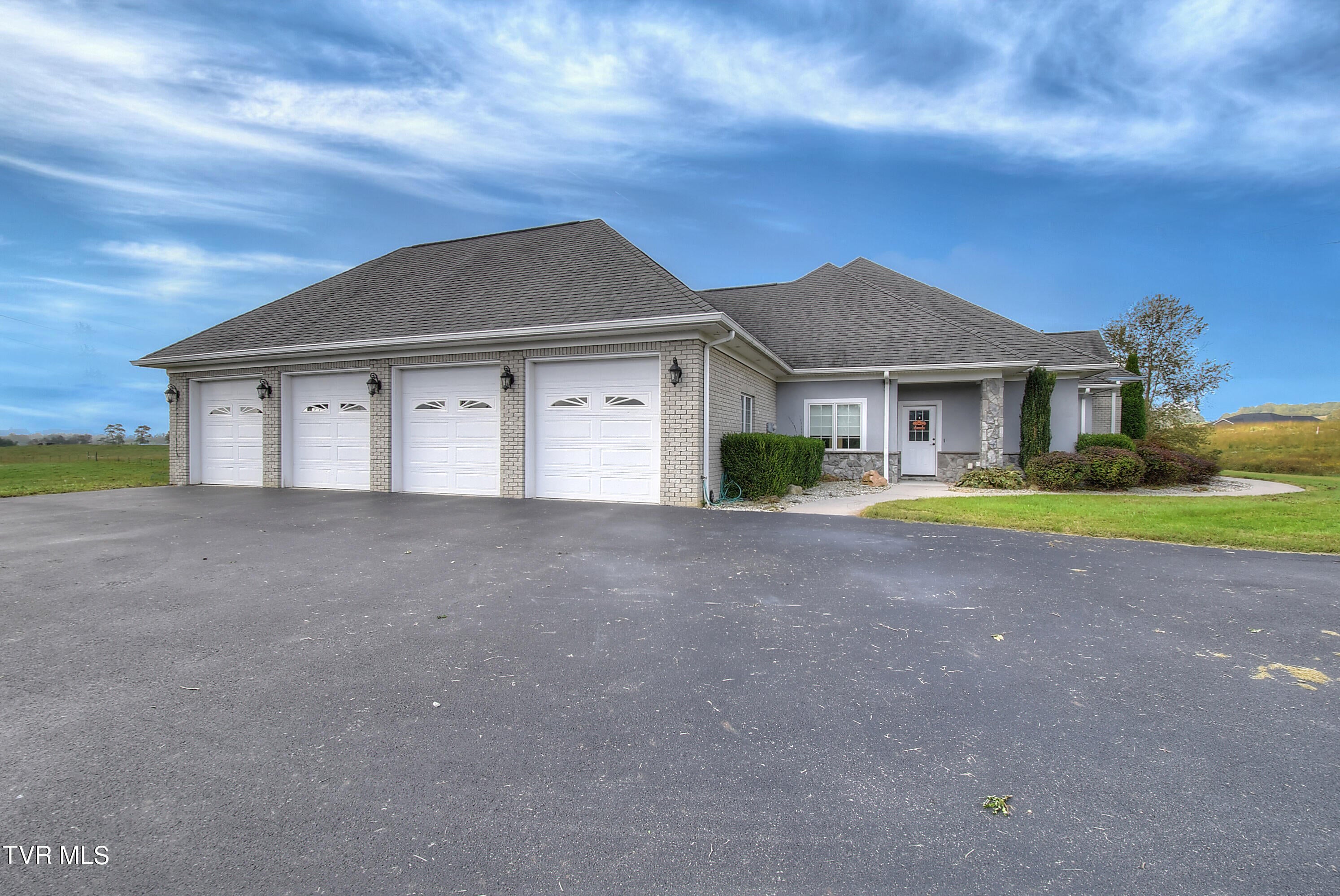 Greeneville, Tennessee, 37745, United States, 6 Bedrooms Bedrooms, ,8 BathroomsBathrooms,Residential,Active,1769938