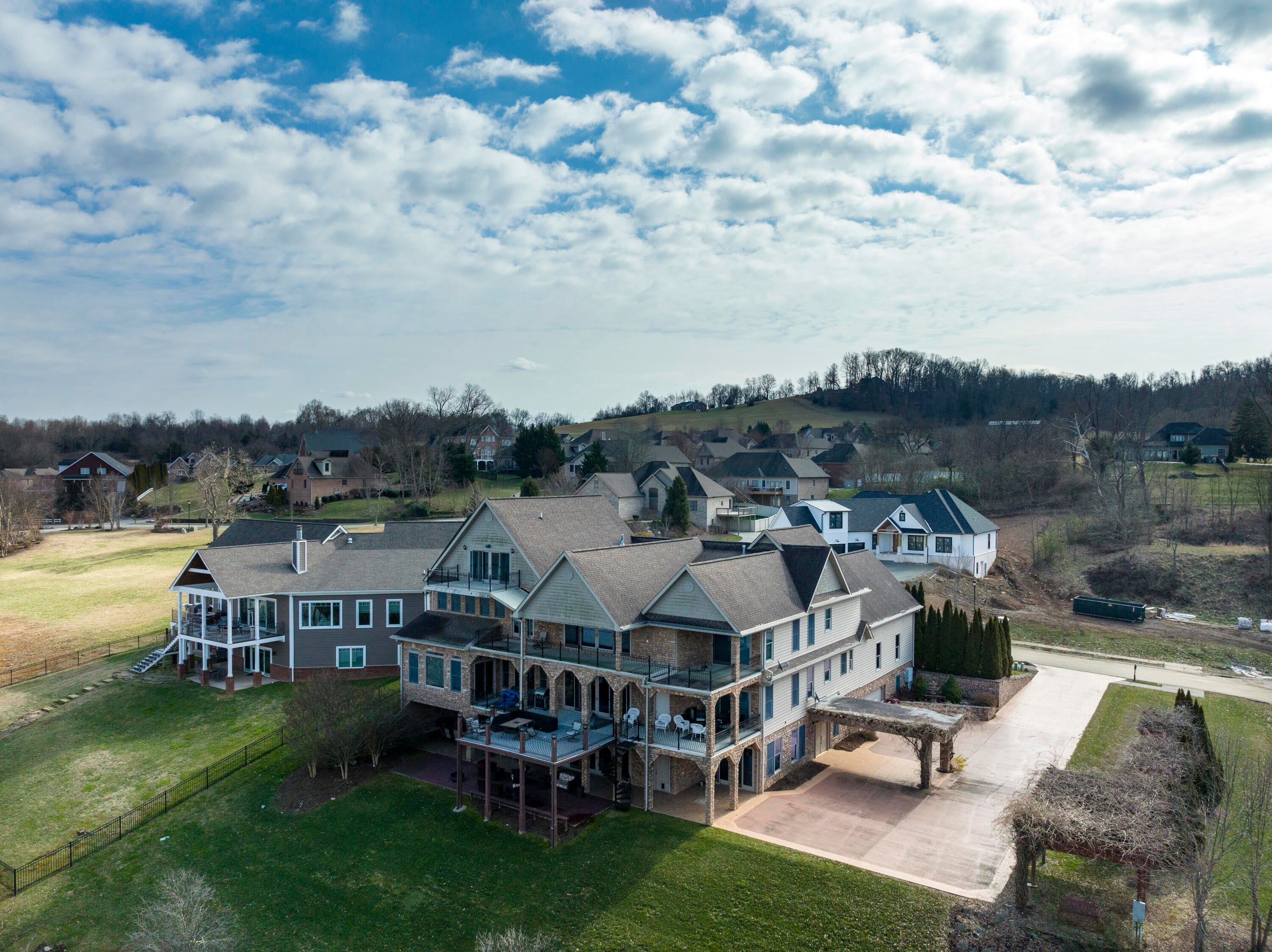 Johnson City, Tennessee, 37601, United States, ,11 BathroomsBathrooms,Residential,Active,1769538