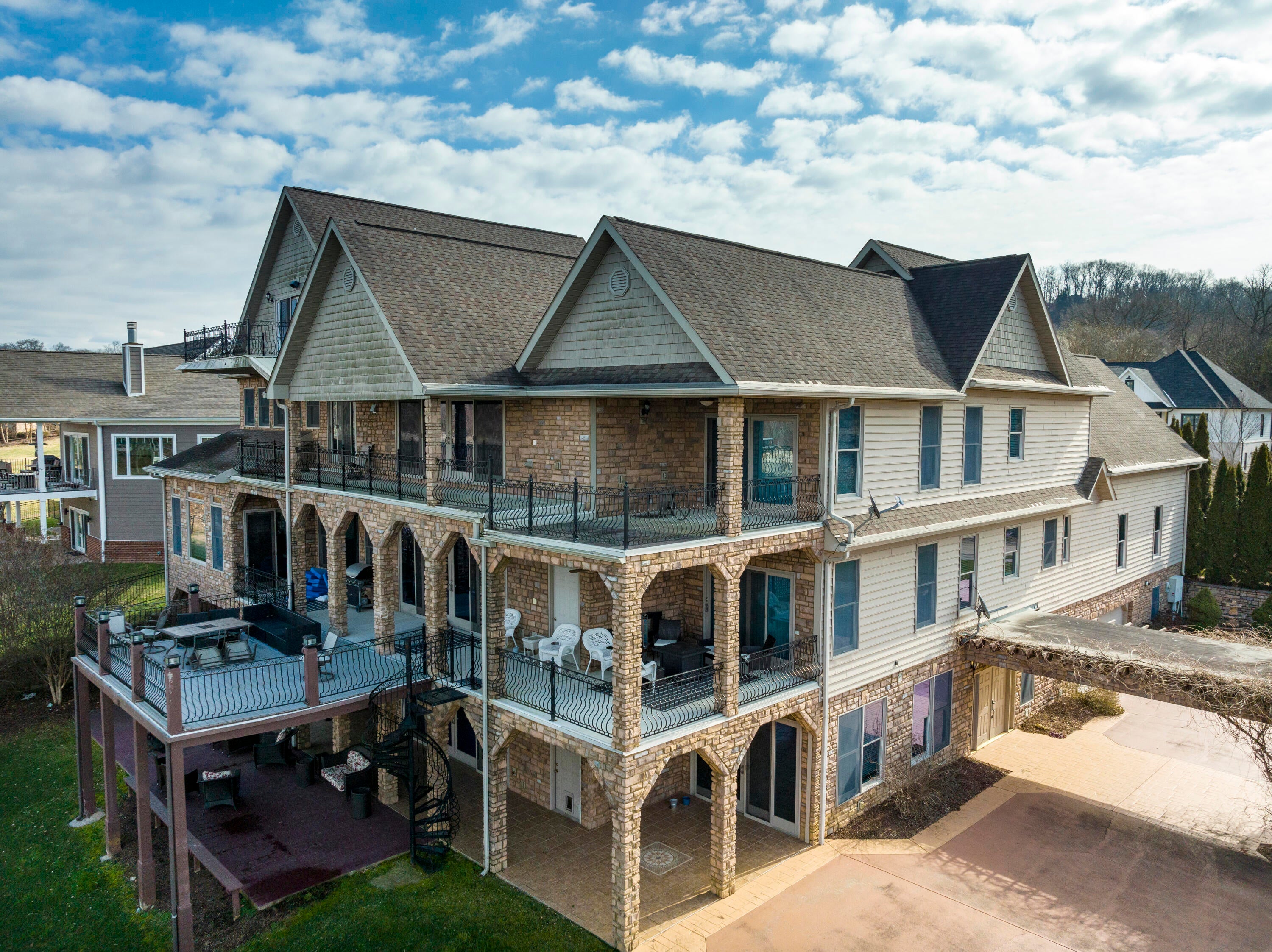 Johnson City, Tennessee, 37601, United States, ,11 BathroomsBathrooms,Residential,Active,1769538