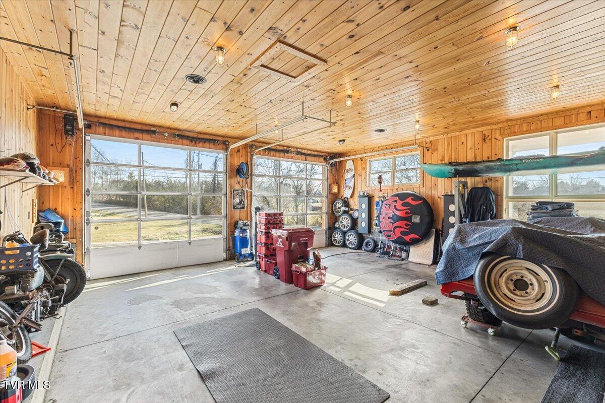 Johnson City, Tennessee, 37604, United States, 5 Bedrooms Bedrooms, ,6 BathroomsBathrooms,Residential,Active,2013176