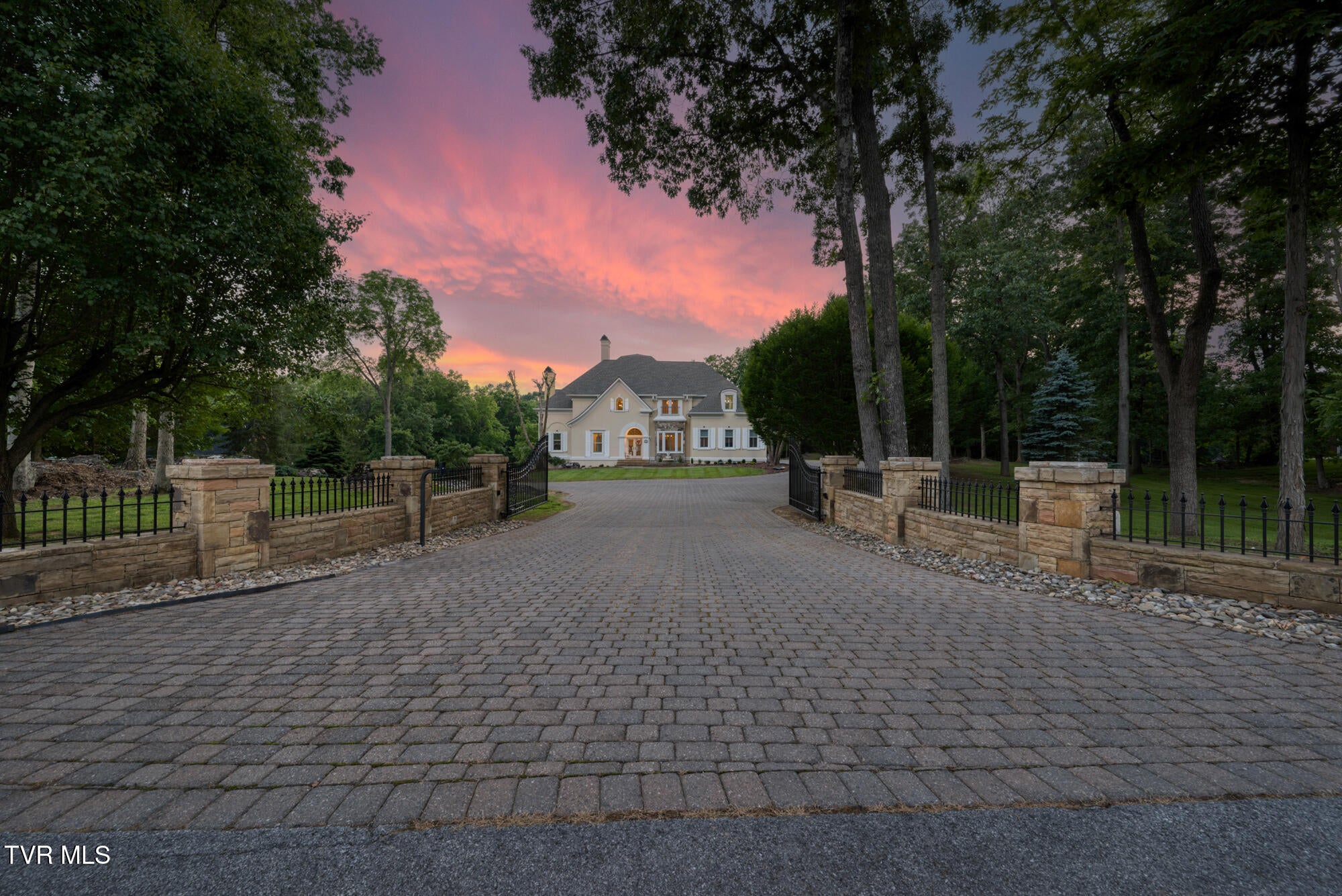 Blountville, Tennessee, 37617, United States, 8 Bedrooms Bedrooms, ,8 BathroomsBathrooms,Residential,Active,2007073