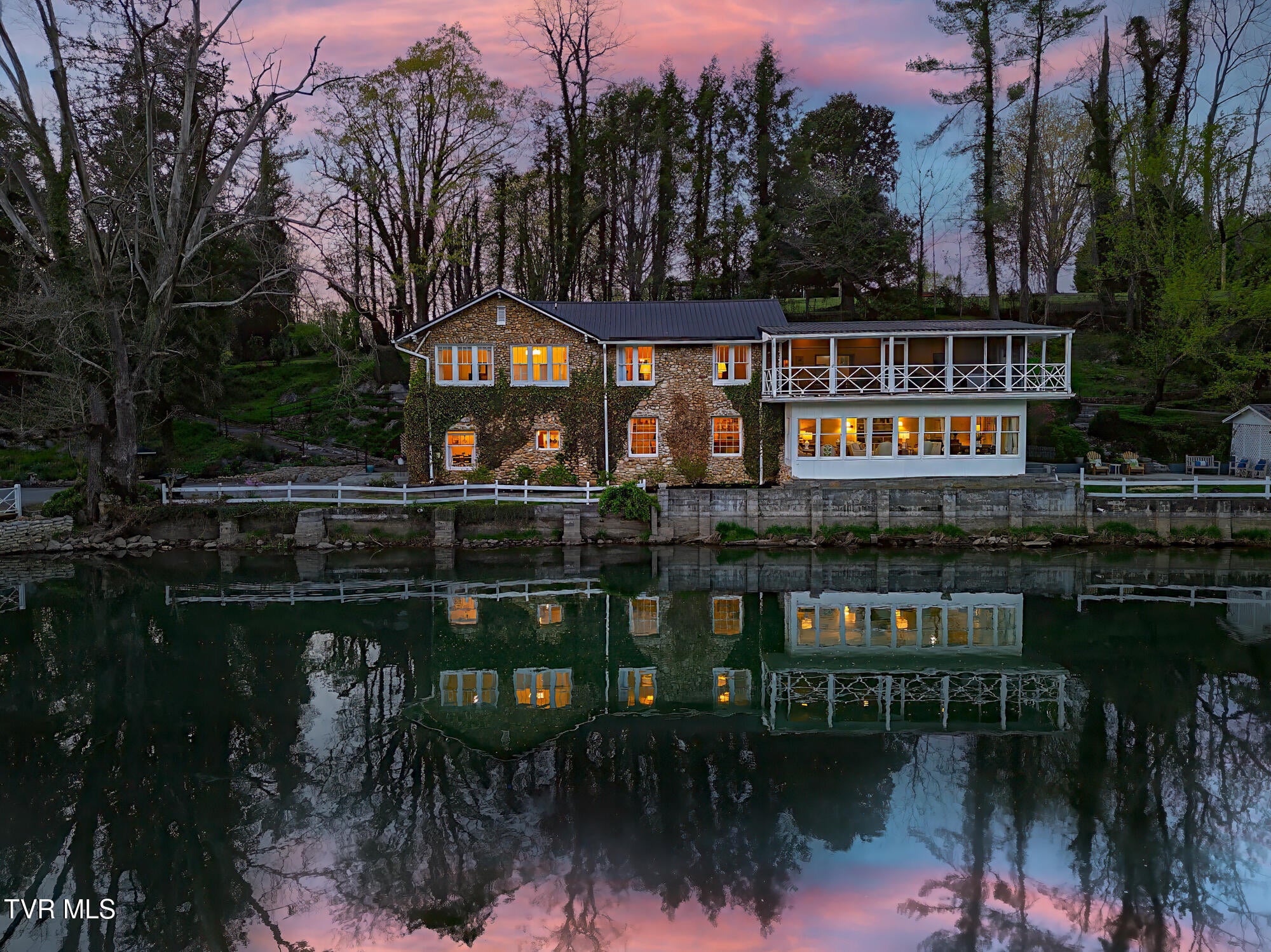 Bristol, Tennessee, 37620, United States, 3 Bedrooms Bedrooms, ,3 BathroomsBathrooms,Residential,Active,2007074